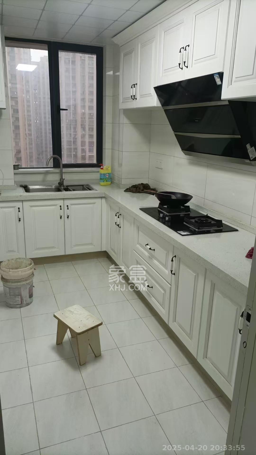爵世名邸东湖（东湖壹号企业总部基地）  4室2厅2卫   2600.00元/月室内图