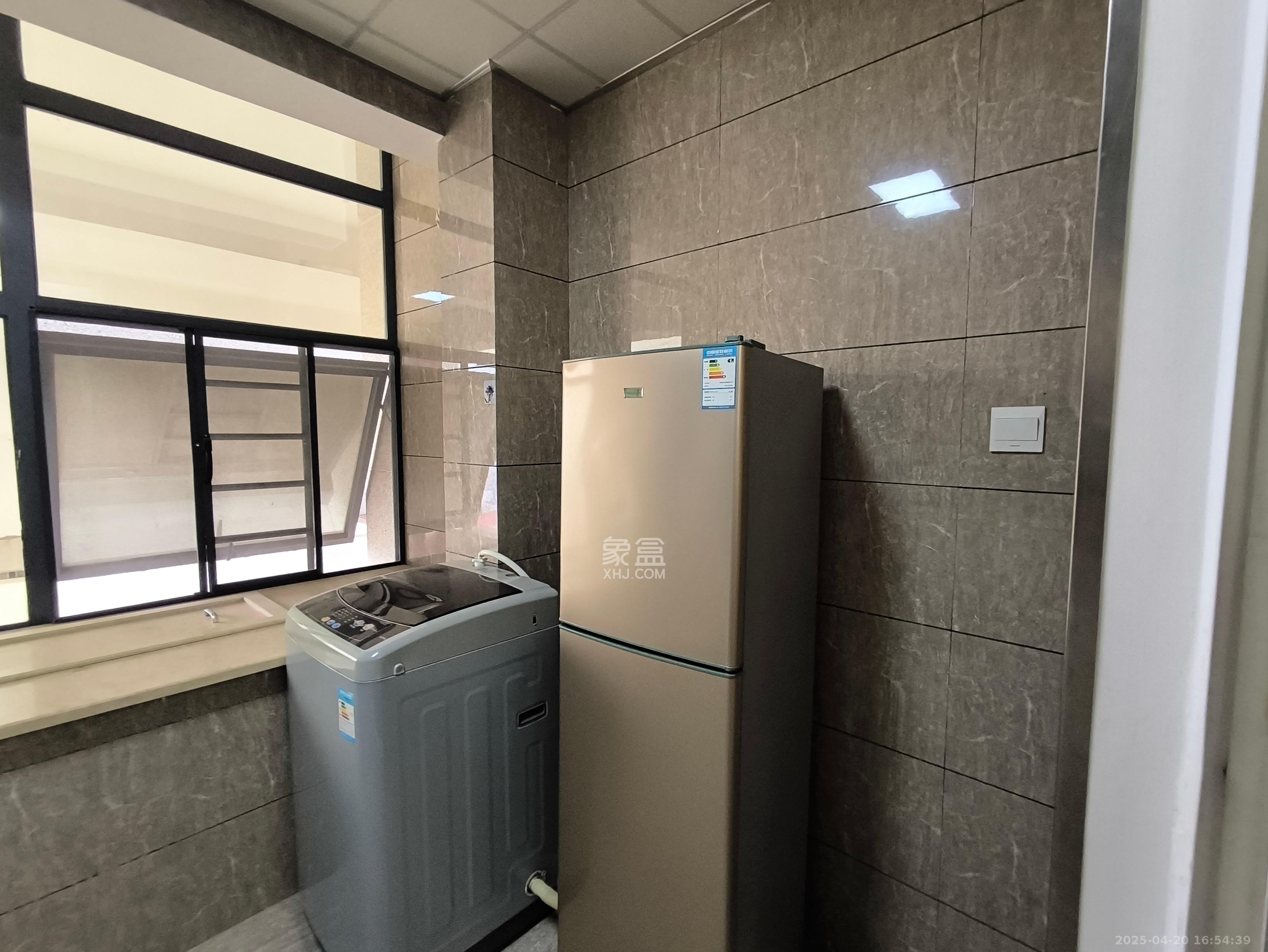 蓝湾国际广场 1室1厅1卫 1800.0元/月 蓝湾国际广场 1室1厅1卫 1800.0元/月室内图