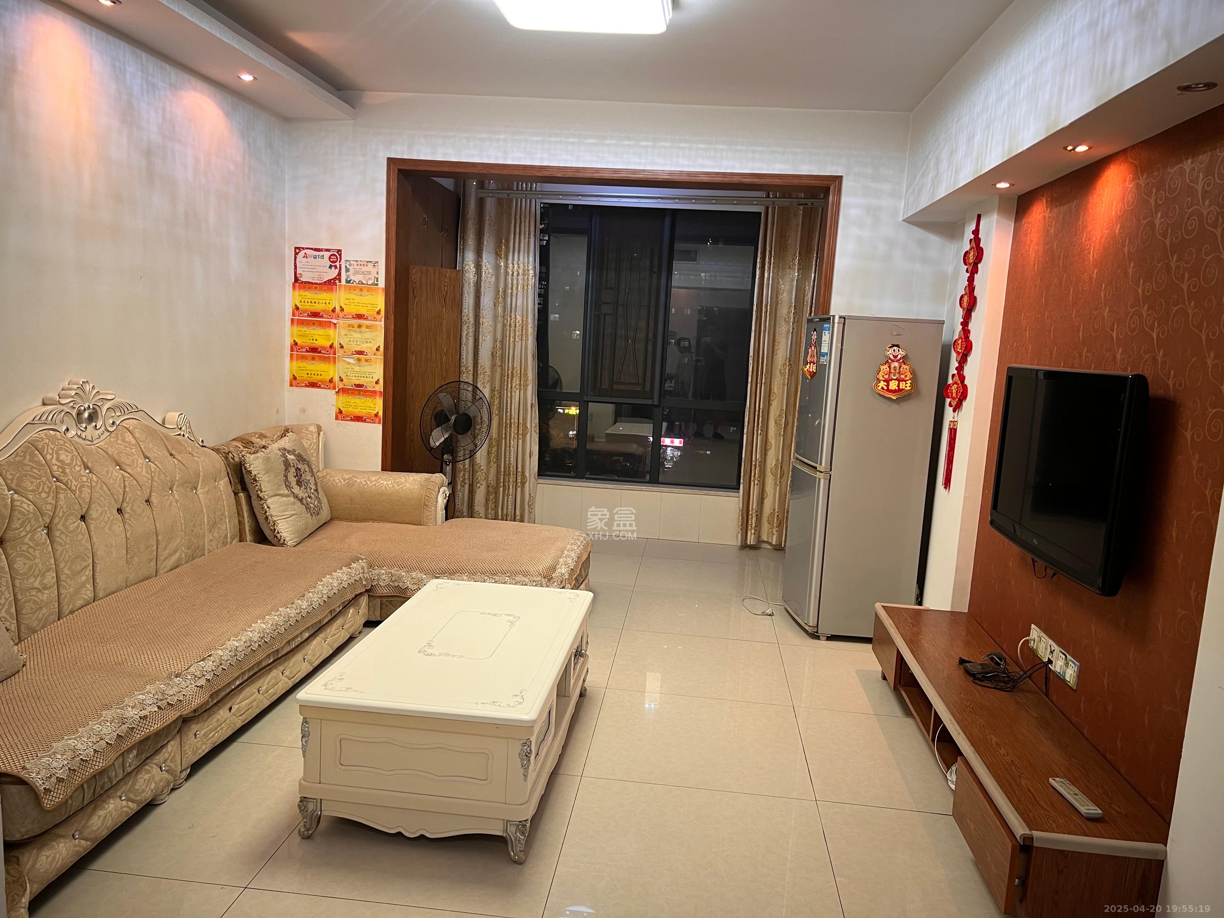 岳华嘉园  2室1厅1卫   2500.00元/月室内图1