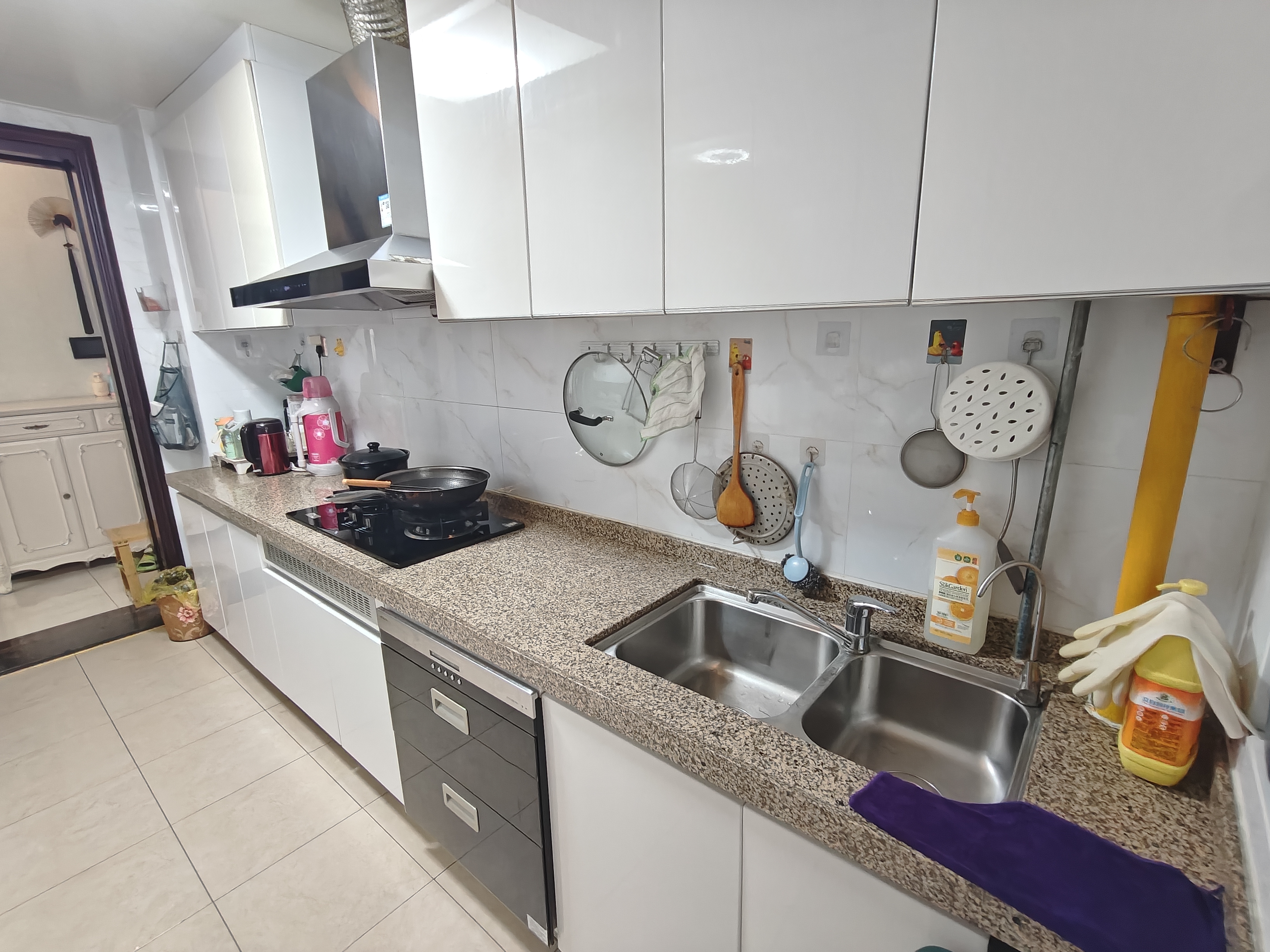 恒大华府 3室2厅2卫 2300.0元/月 恒大华府 3室2厅2卫 2300.0元/月室内图