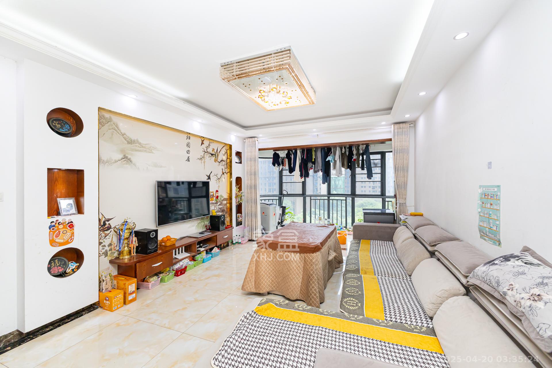 名家翡翠花园 1室2厅1卫 120.0万 名家翡翠花园 1室2厅1卫 120.0万客厅