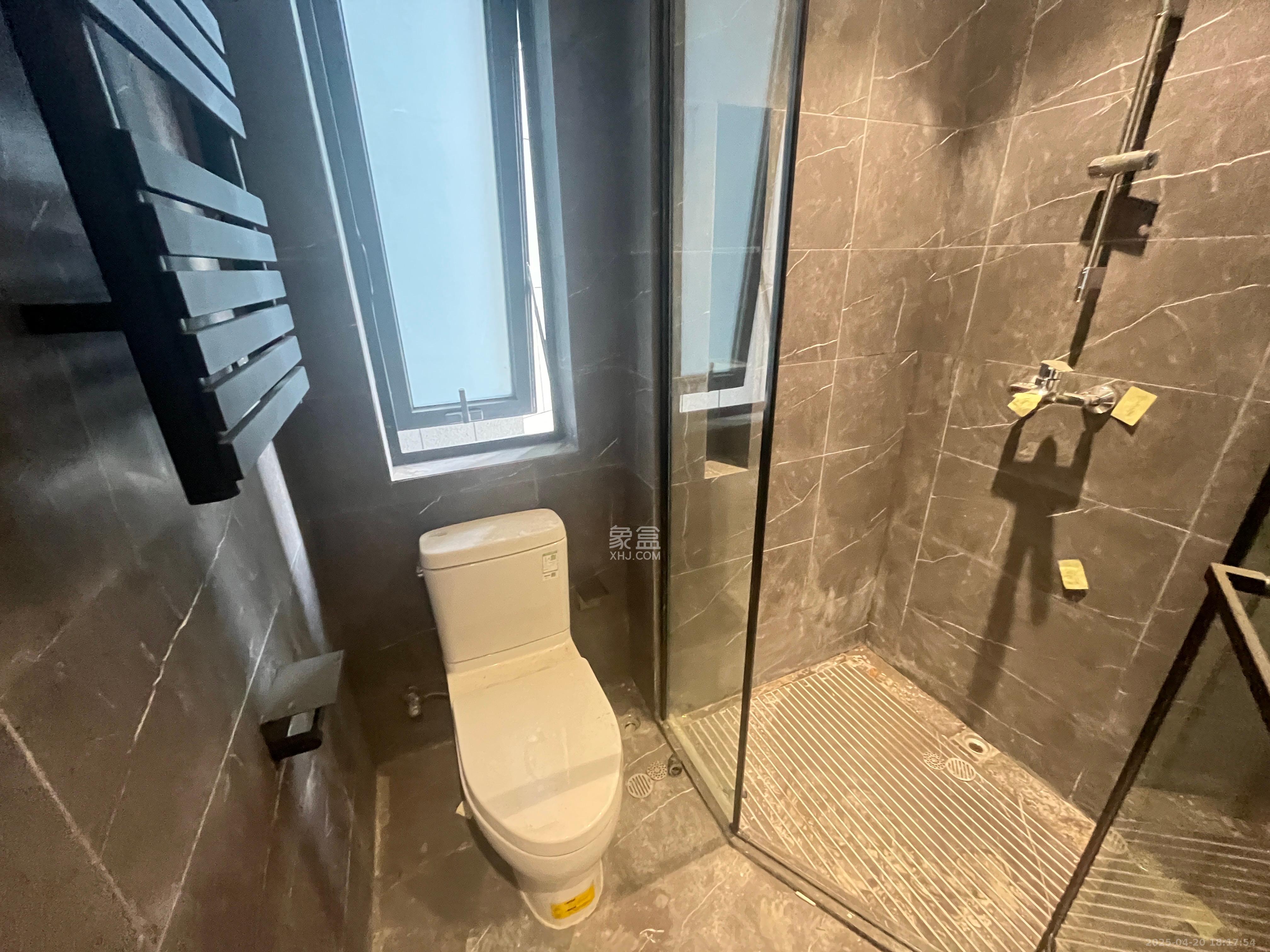 绿地麓云国际一期 4室2厅2卫 5000.0元/月 绿地麓云国际一期 4室2厅2卫 5000.0元/月室内图