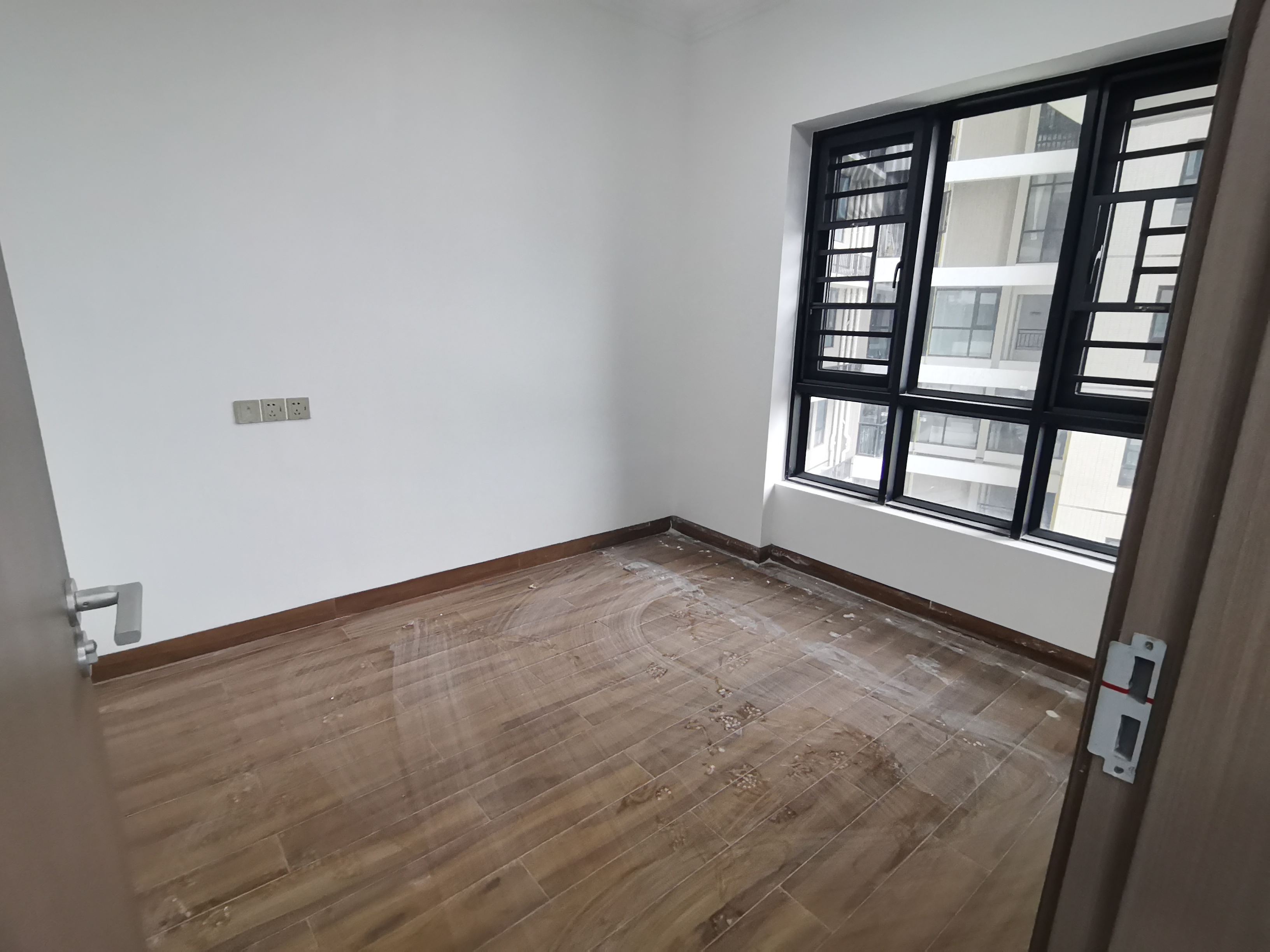 万景峰一期  3室2厅1卫    2000.0元/月 万景峰一期  3室2厅1卫    2000.0元/月室内图