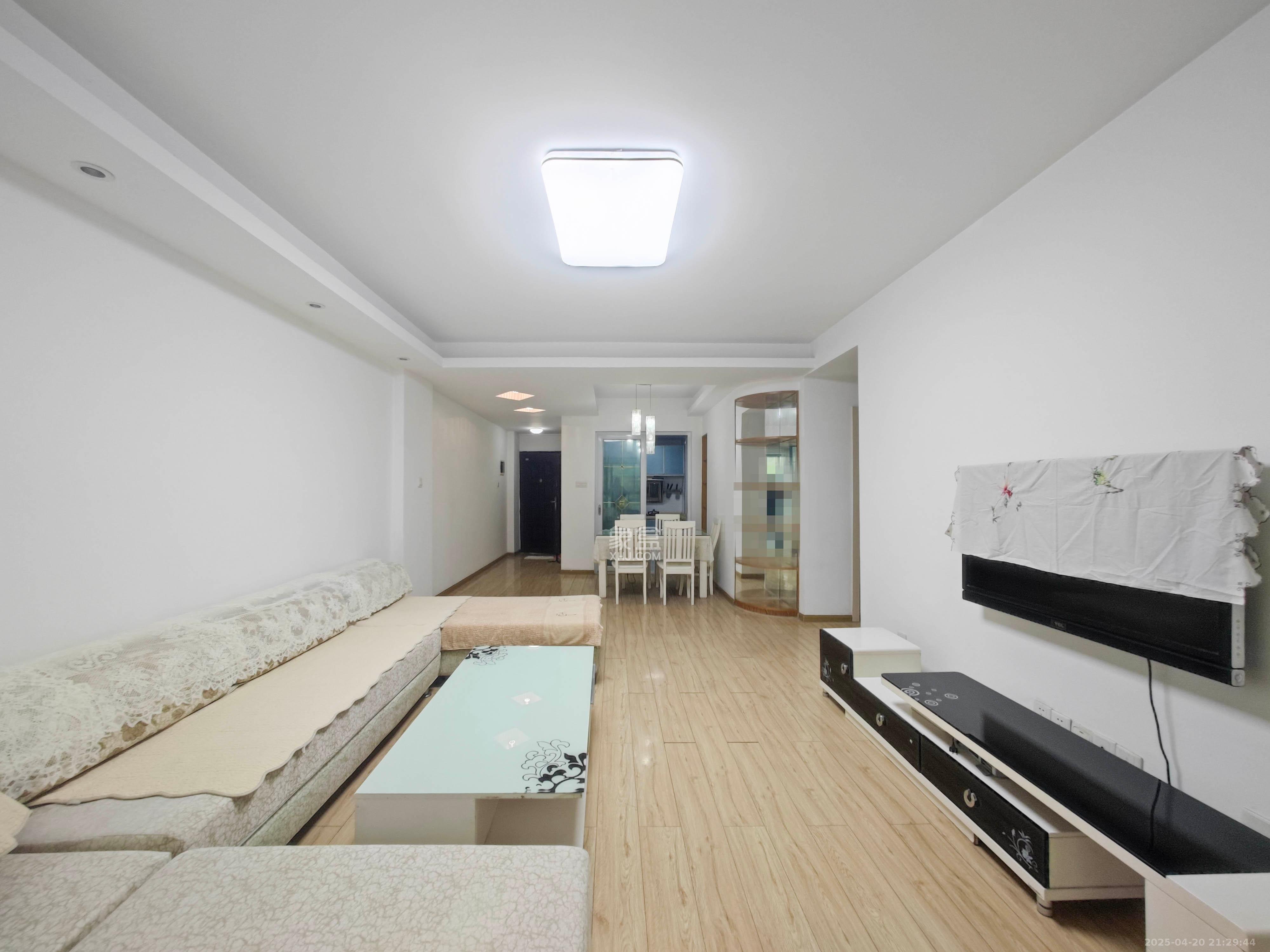 华盛世纪新城 2室2厅1卫 71.8万 华盛世纪新城 2室2厅1卫 71.8万客厅