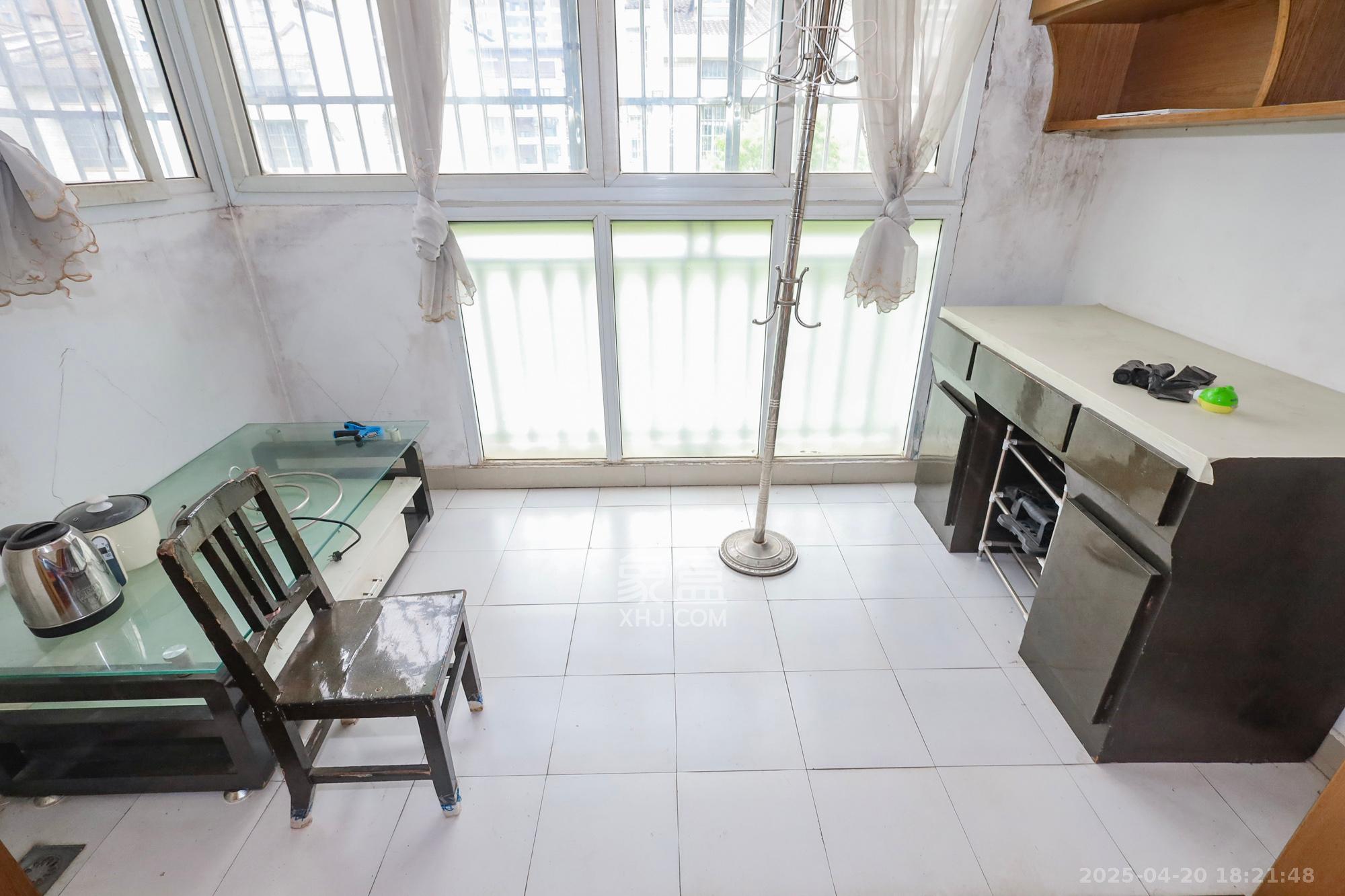 好家园  4室2厅2卫    56.0万阳台