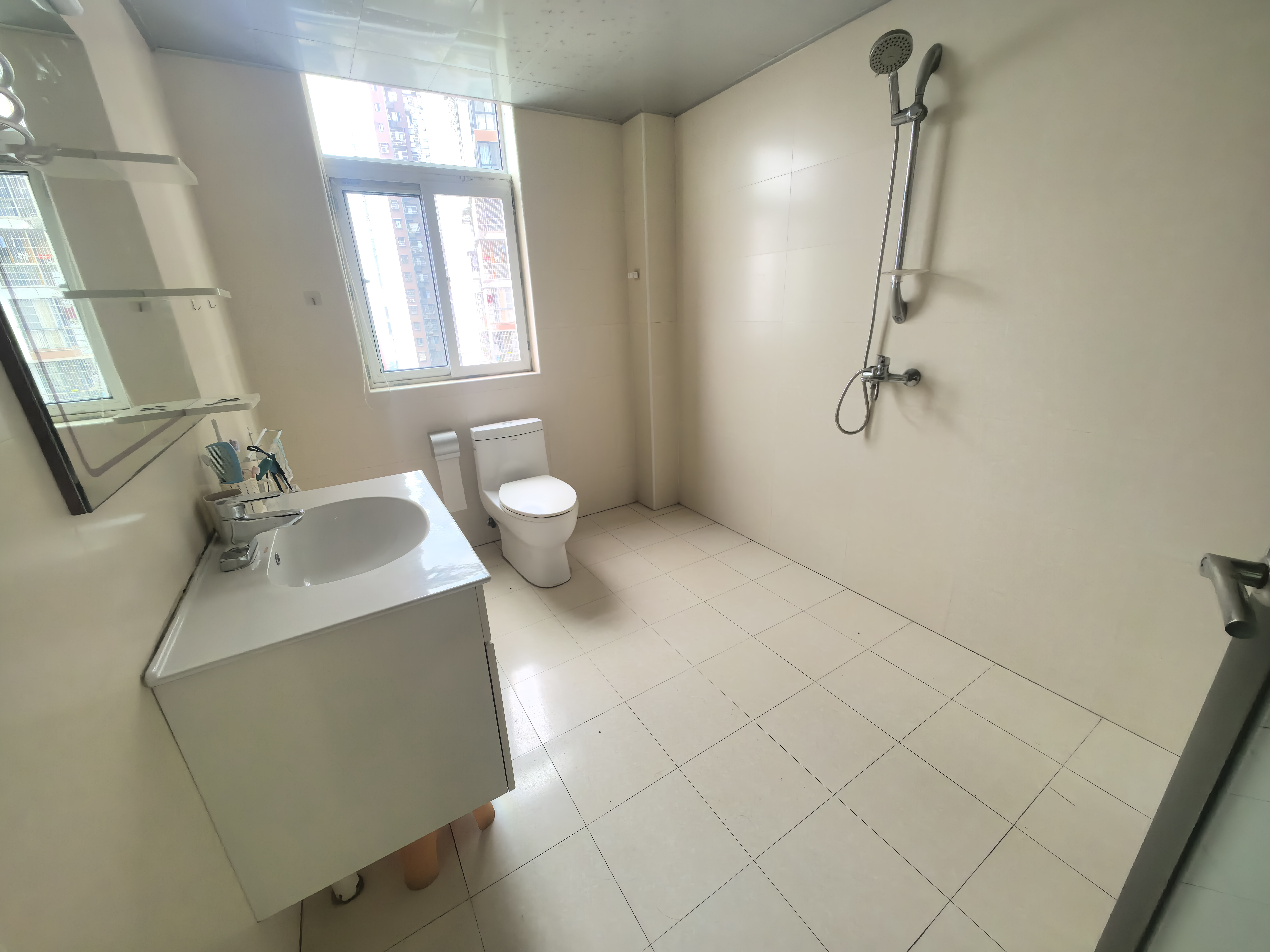 莱茵小镇  4室2厅2卫    45.0万 莱茵小镇  4室2厅2卫    45.0万室内图