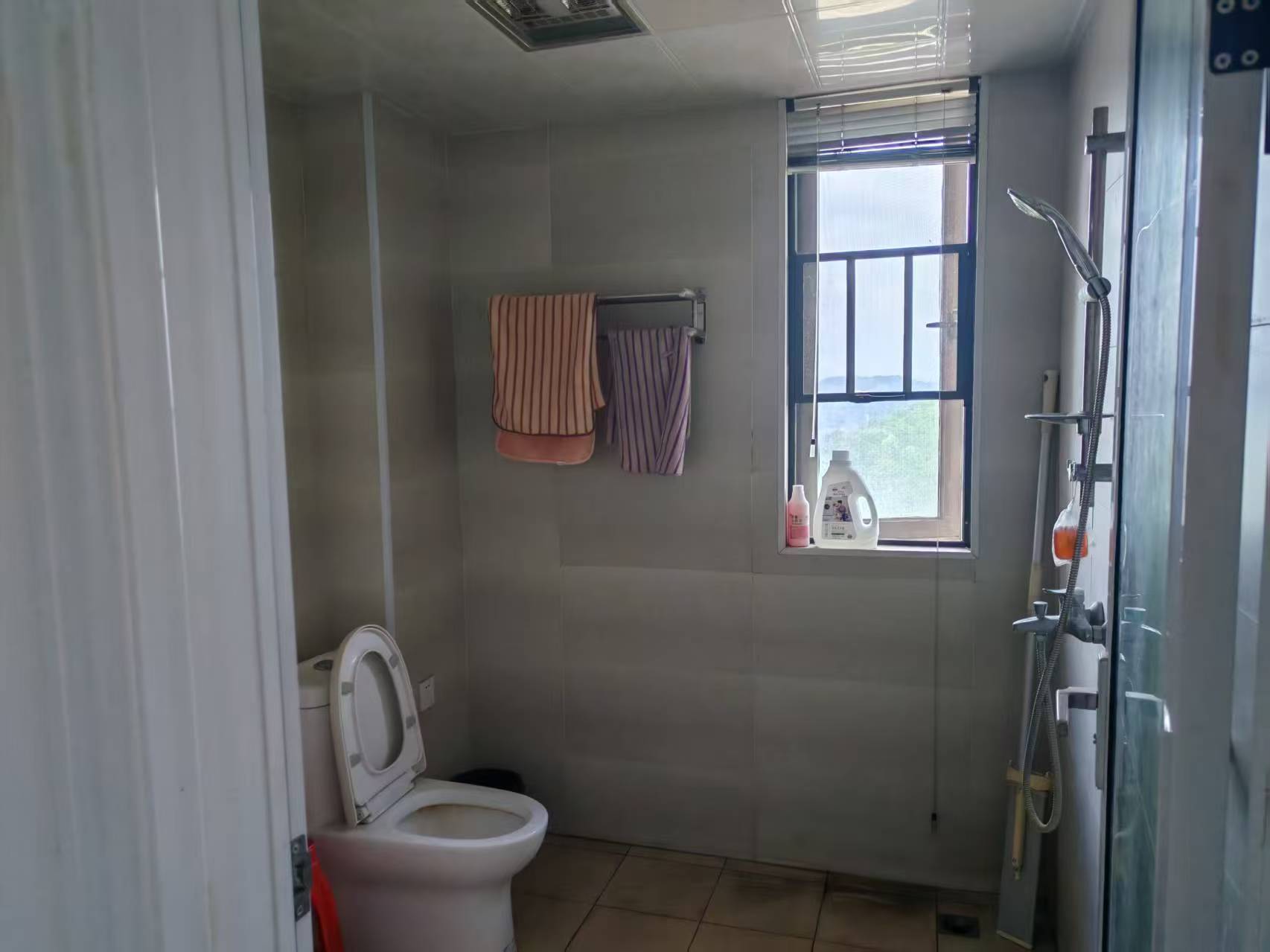 翡翠公园(北大资源) 4室2厅2卫 63.80万 翡翠公园(北大资源) 4室2厅2卫 63.80万室内图