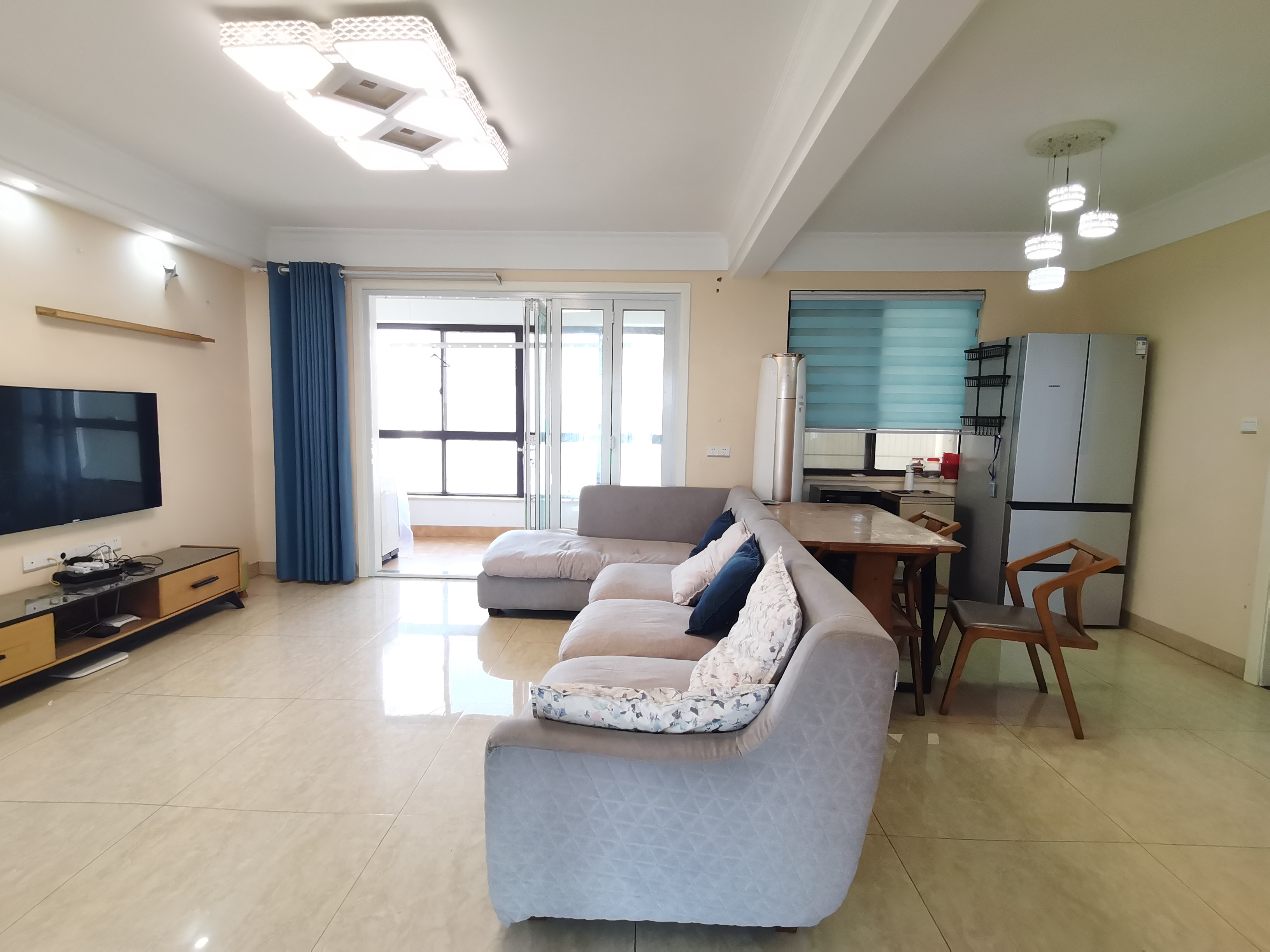 滨江花园  3室2厅2卫   75.00万