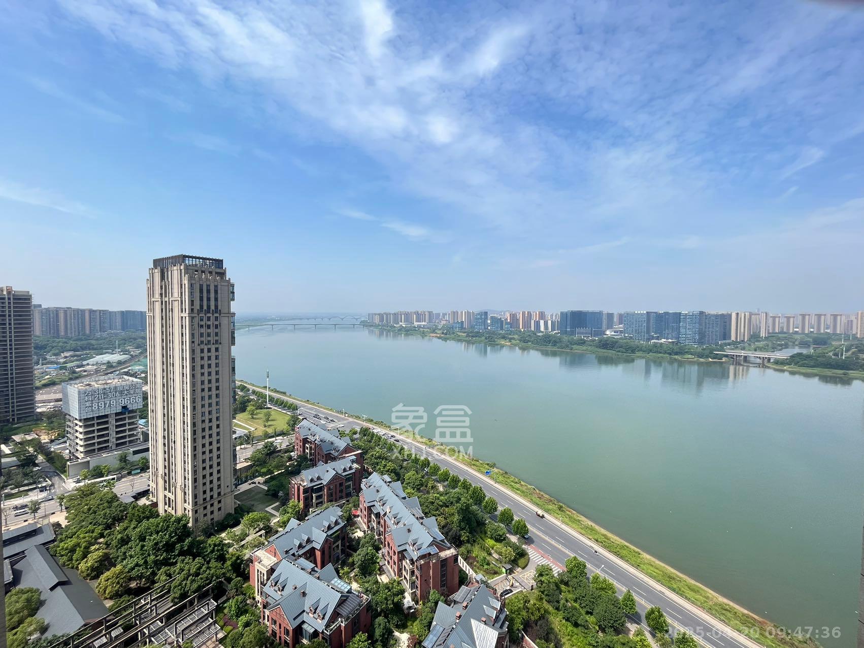 万科紫台  3室2厅2卫   298.00万