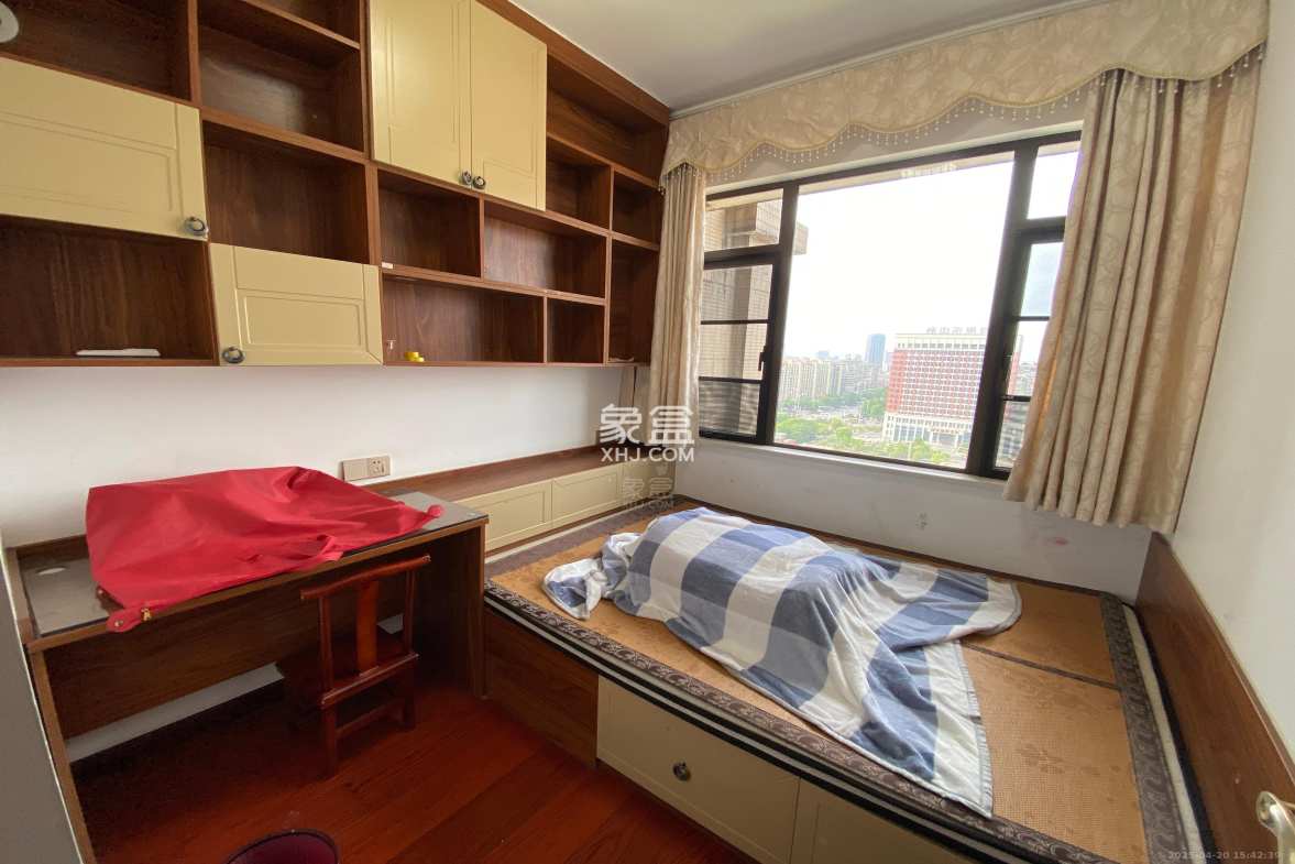 中泰财富湘江 3室2厅2卫 2600.0元/月 中泰财富湘江 3室2厅2卫 2600.0元/月室内图