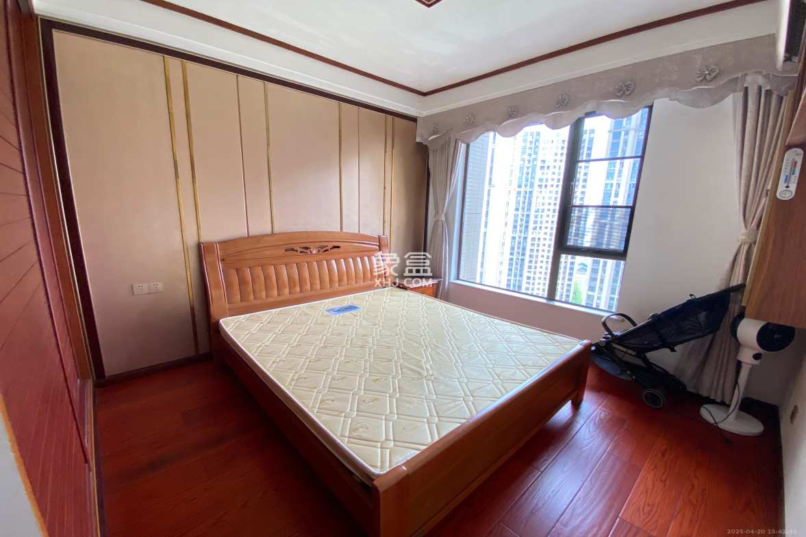 中泰财富湘江 3室2厅2卫 2600.0元/月 中泰财富湘江 3室2厅2卫 2600.0元/月室内图