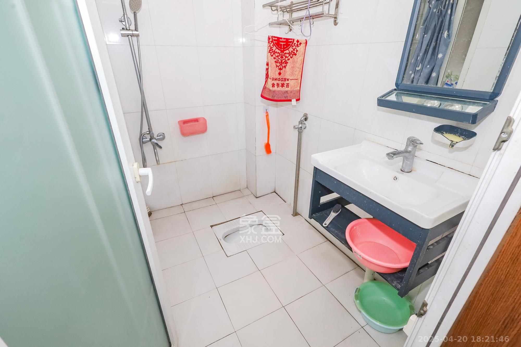 好家园  4室2厅2卫    56.0万卫生间