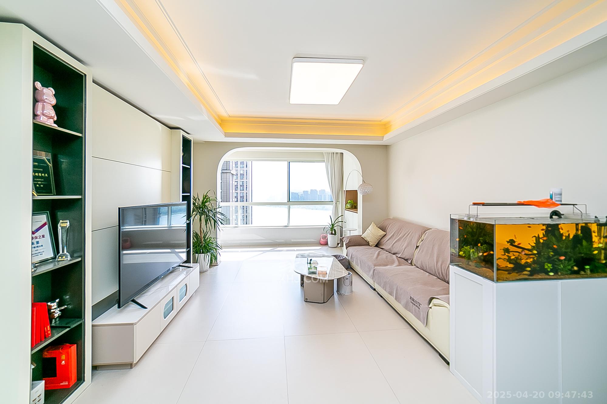 万科紫台 3室2厅2卫 270.0万 万科紫台 3室2厅2卫 270.0万客厅