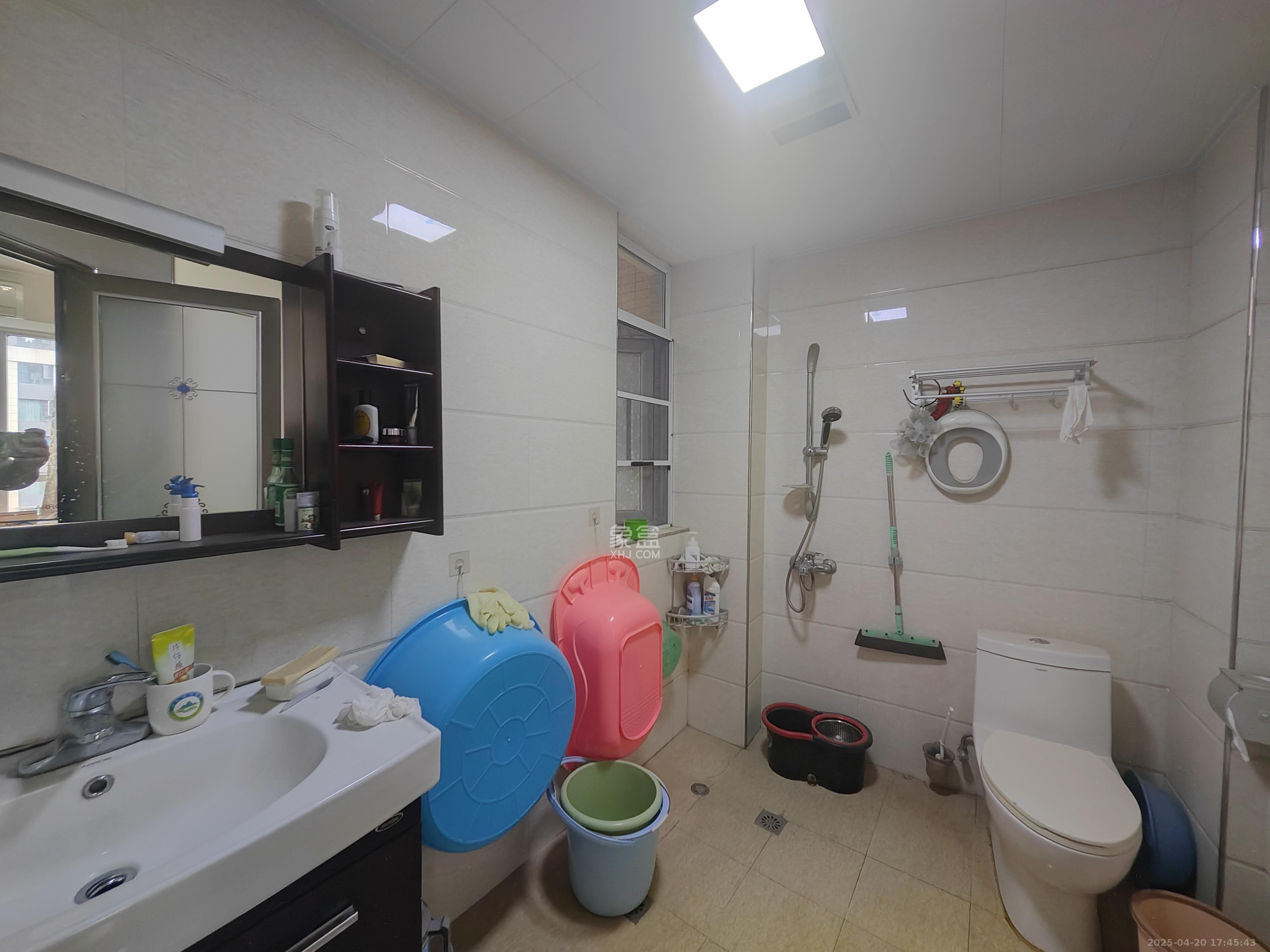 泊爱蓝湾 3室2厅2卫 3200.0元/月 泊爱蓝湾 3室2厅2卫 3200.0元/月室内图