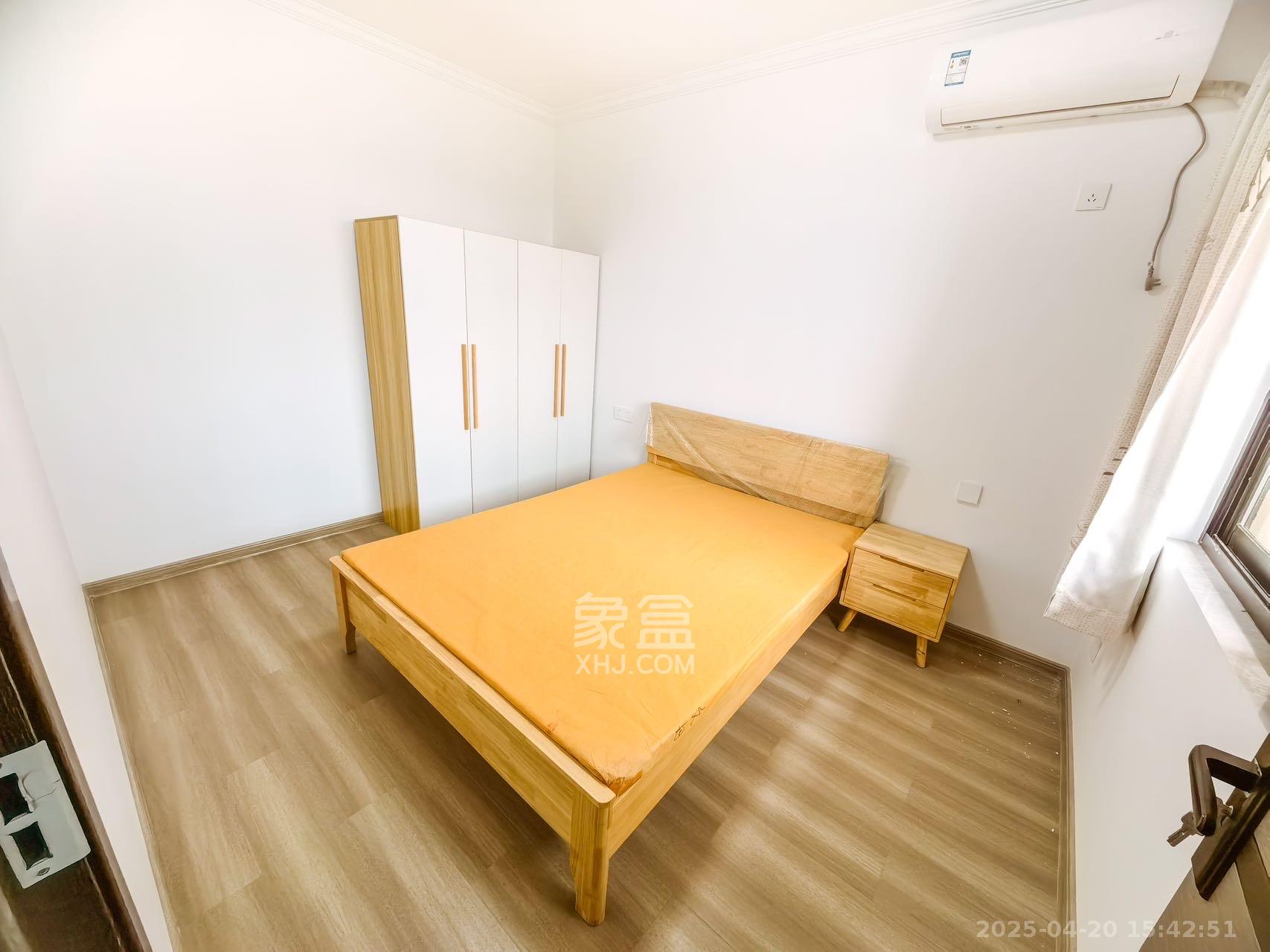 绿地新都会  3室2厅2卫   2300.00元/月室内图