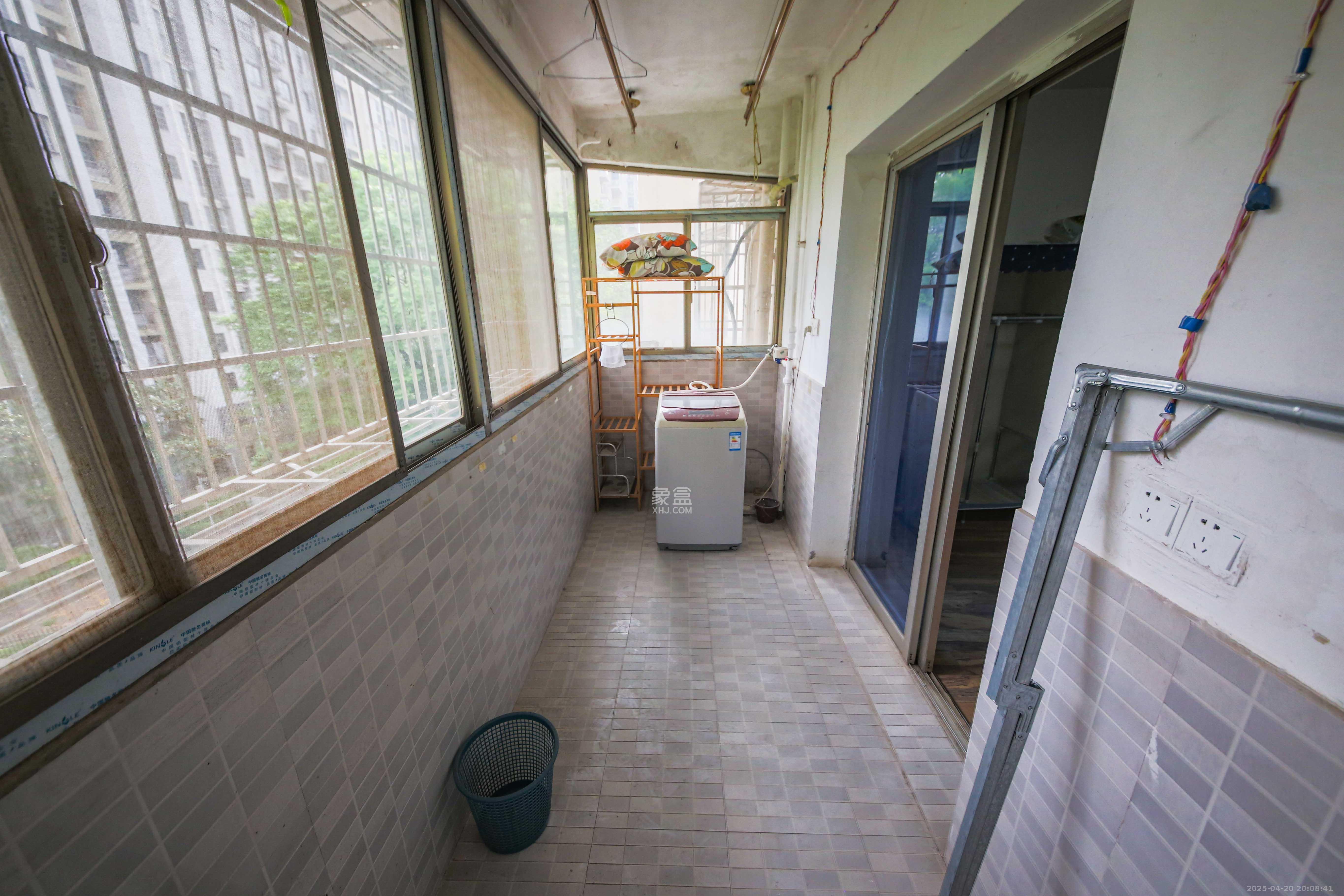 佳乐公寓  3室2厅2卫    56.0万阳台