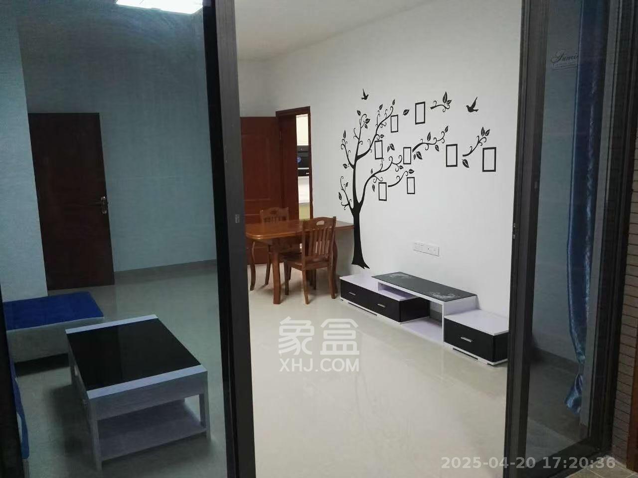 八方小区C区  2室1厅1卫   2200.00元/月室内图