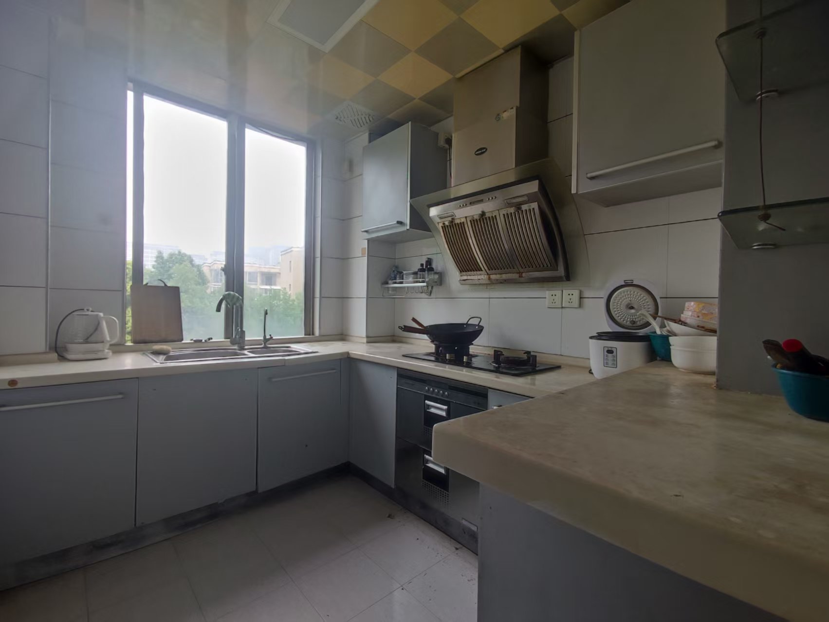 佳宁娜小区(梓山湖小区)  3室2厅2卫    2300.0元/月 佳宁娜小区(梓山湖小区)  3室2厅2卫    2300.0元/月室内图