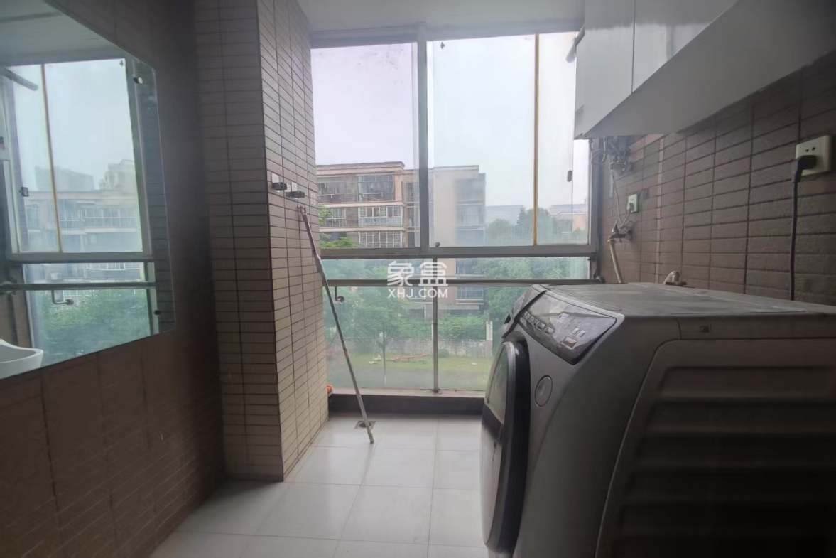 佳宁娜小区(梓山湖小区)  3室2厅2卫    2300.0元/月 佳宁娜小区(梓山湖小区)  3室2厅2卫    2300.0元/月室内图