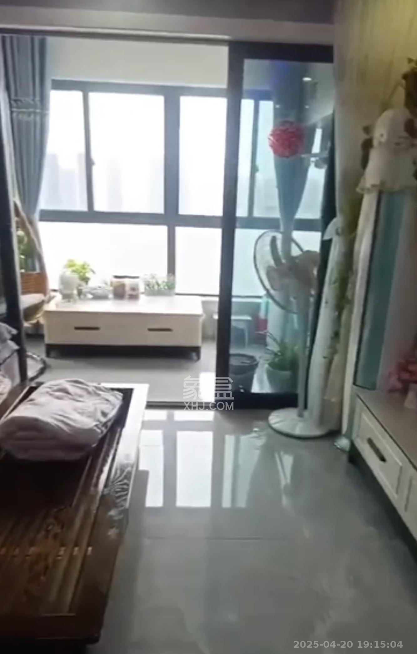 中粮鸿云  3室1厅1卫    2600.0元/月 中粮鸿云  3室1厅1卫    2600.0元/月室内图