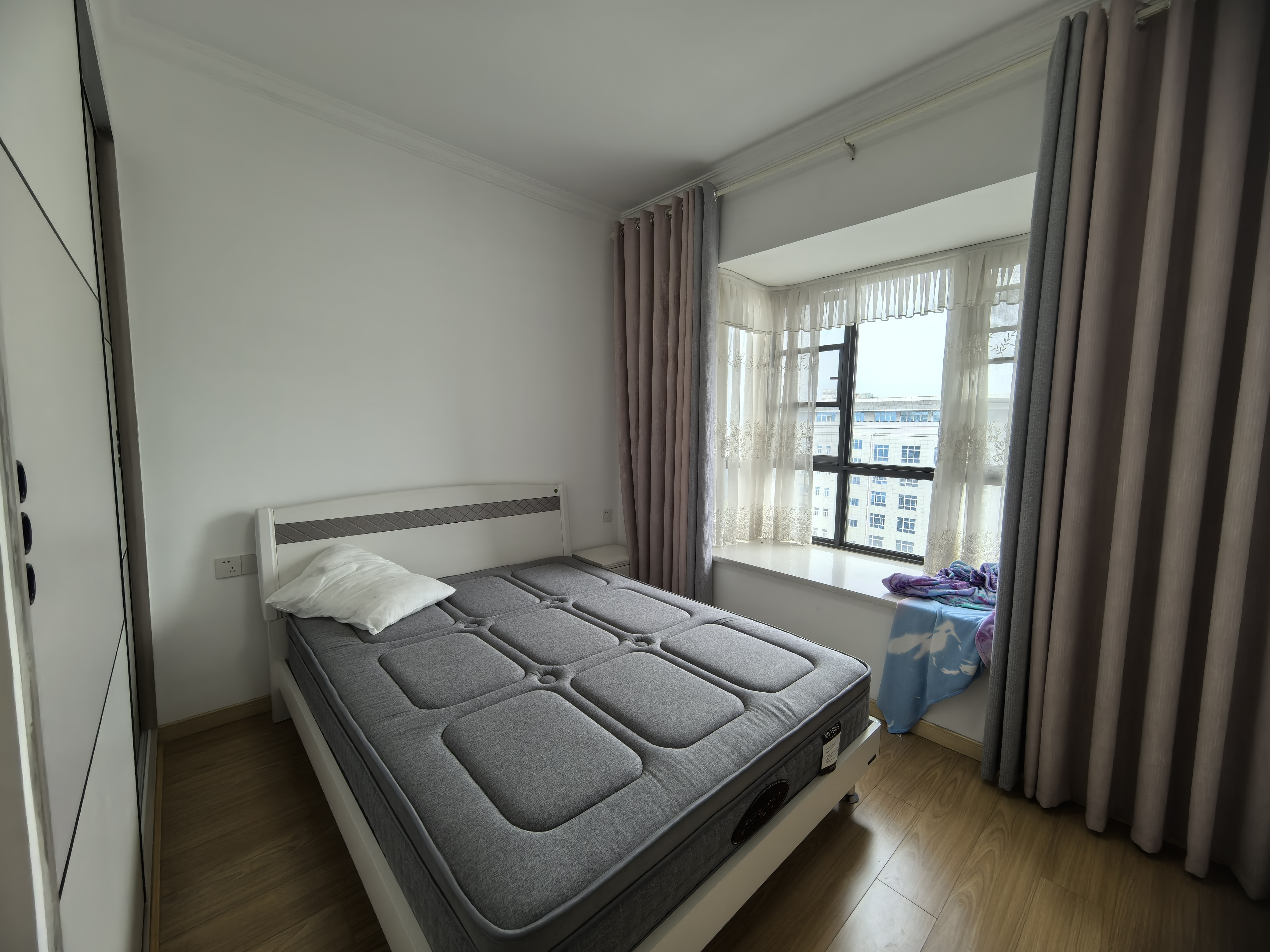 欣花苑 4室2厅2卫 2000.0元/月 欣花苑 4室2厅2卫 2000.0元/月室内图