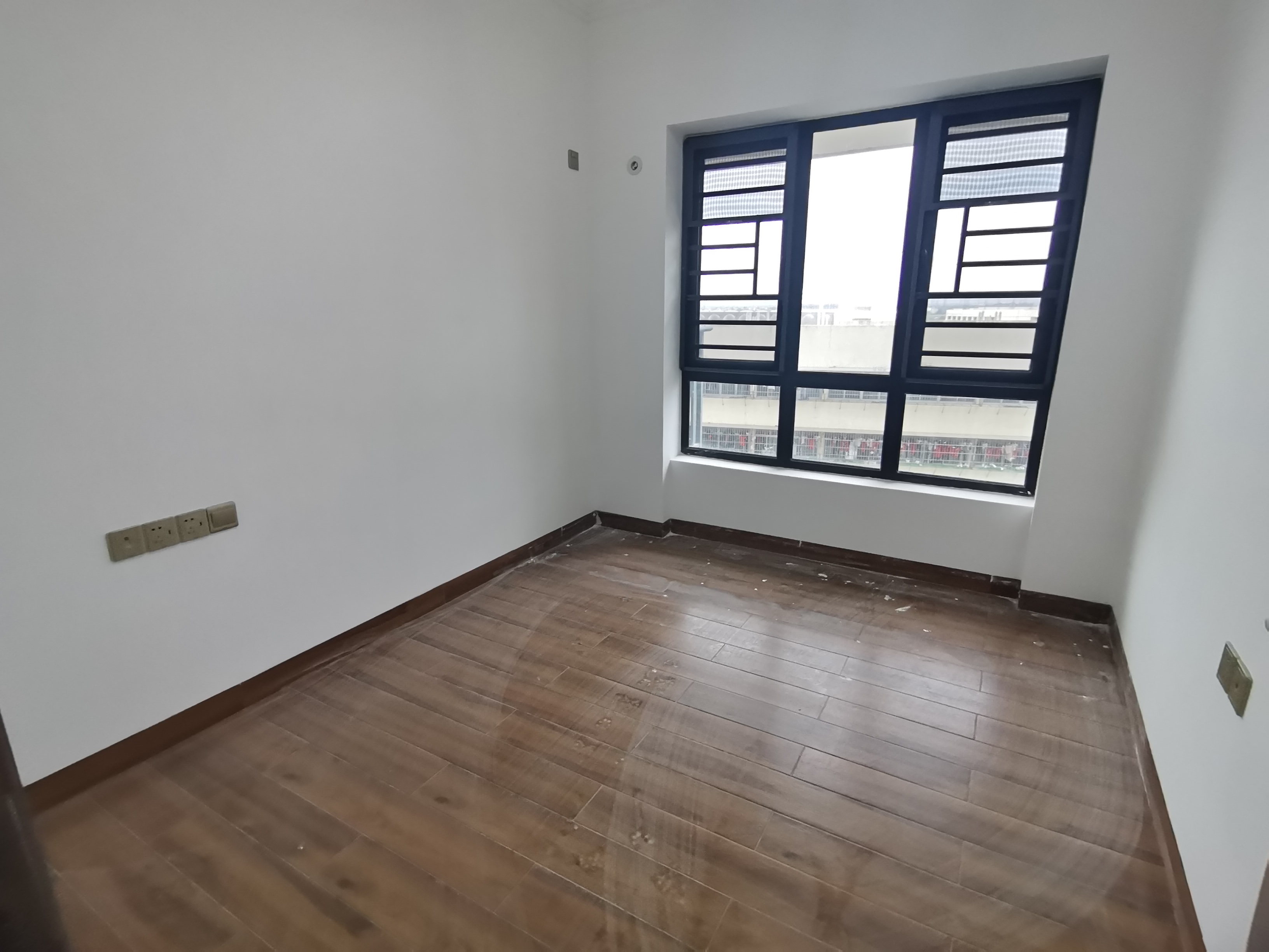 万景峰一期  3室2厅1卫    2000.0元/月 万景峰一期  3室2厅1卫    2000.0元/月室内图