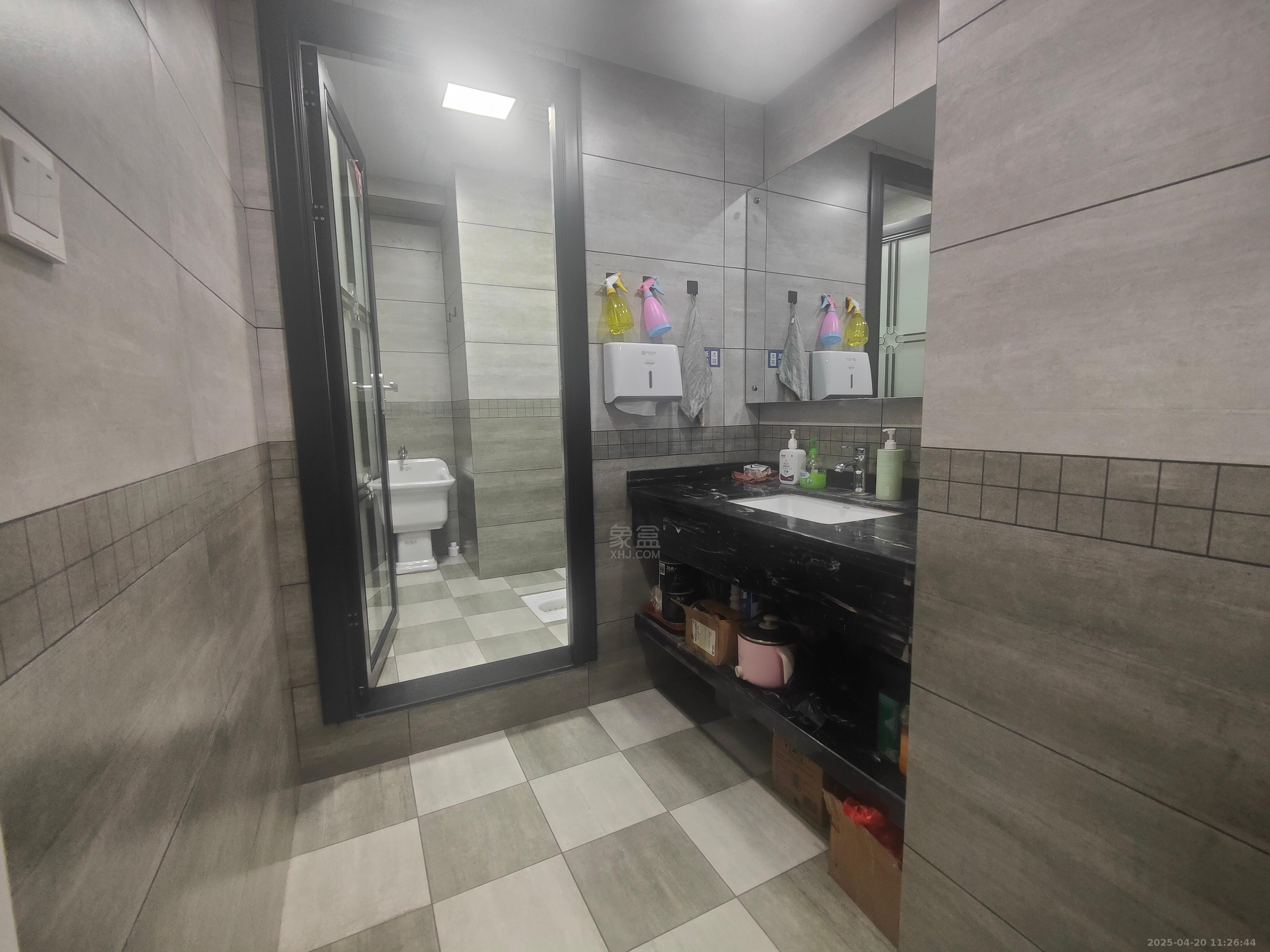 庐山春天 1室1厅1卫 2300.0元/月 庐山春天 1室1厅1卫 2300.0元/月室内图