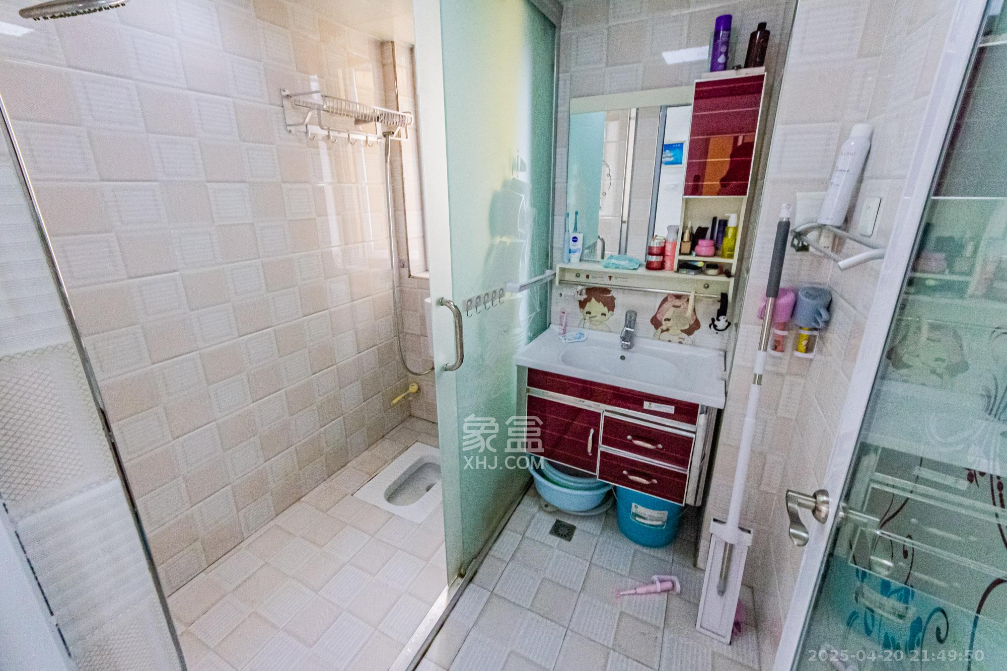 万国城(当代满庭春MOMA)三期 3室2厅1卫 81.0万 万国城(当代满庭春MOMA)三期 3室2厅1卫 81.0万卫生间