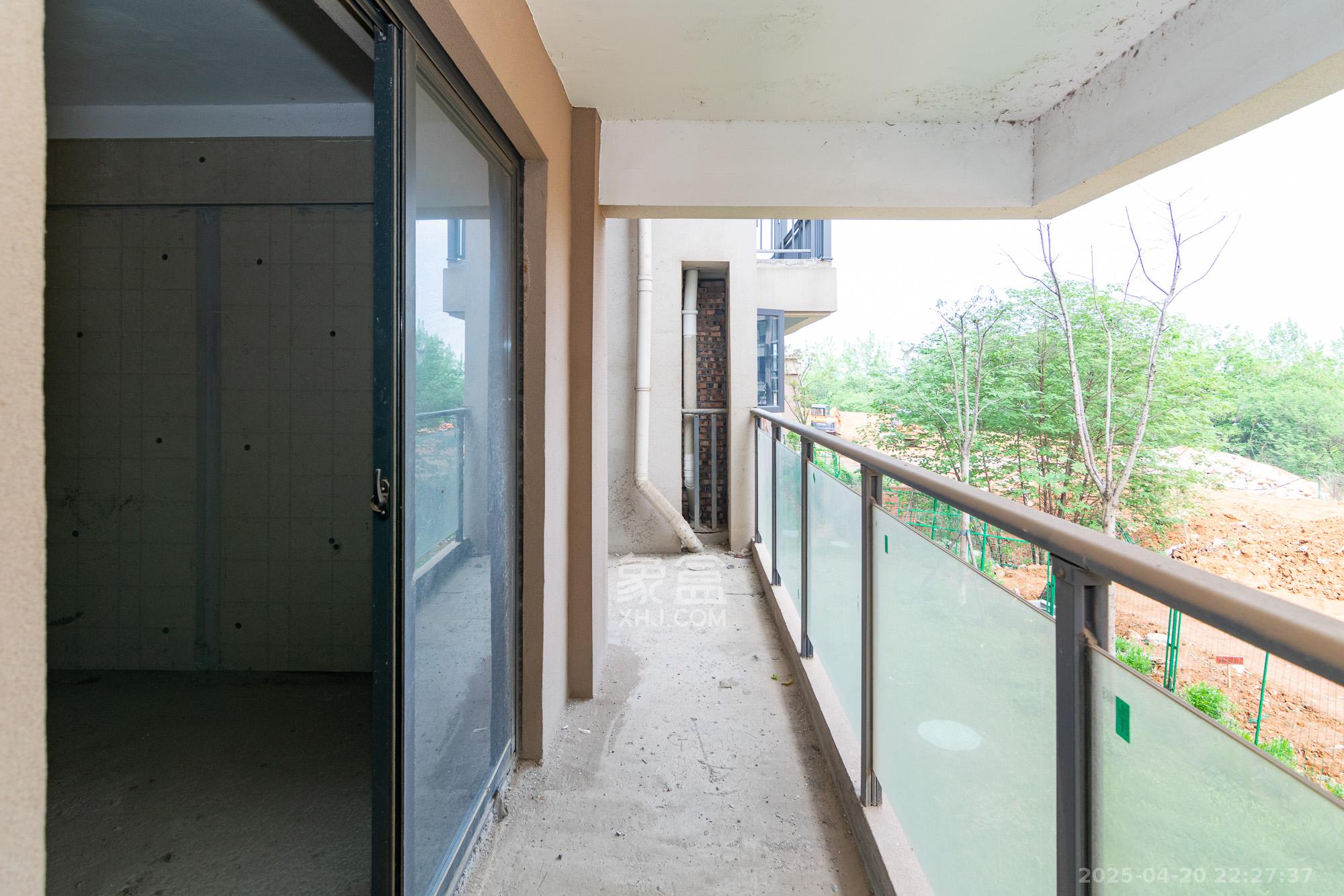 朗诗麓岛 4室2厅2卫 85.0万 朗诗麓岛 4室2厅2卫 85.0万阳台