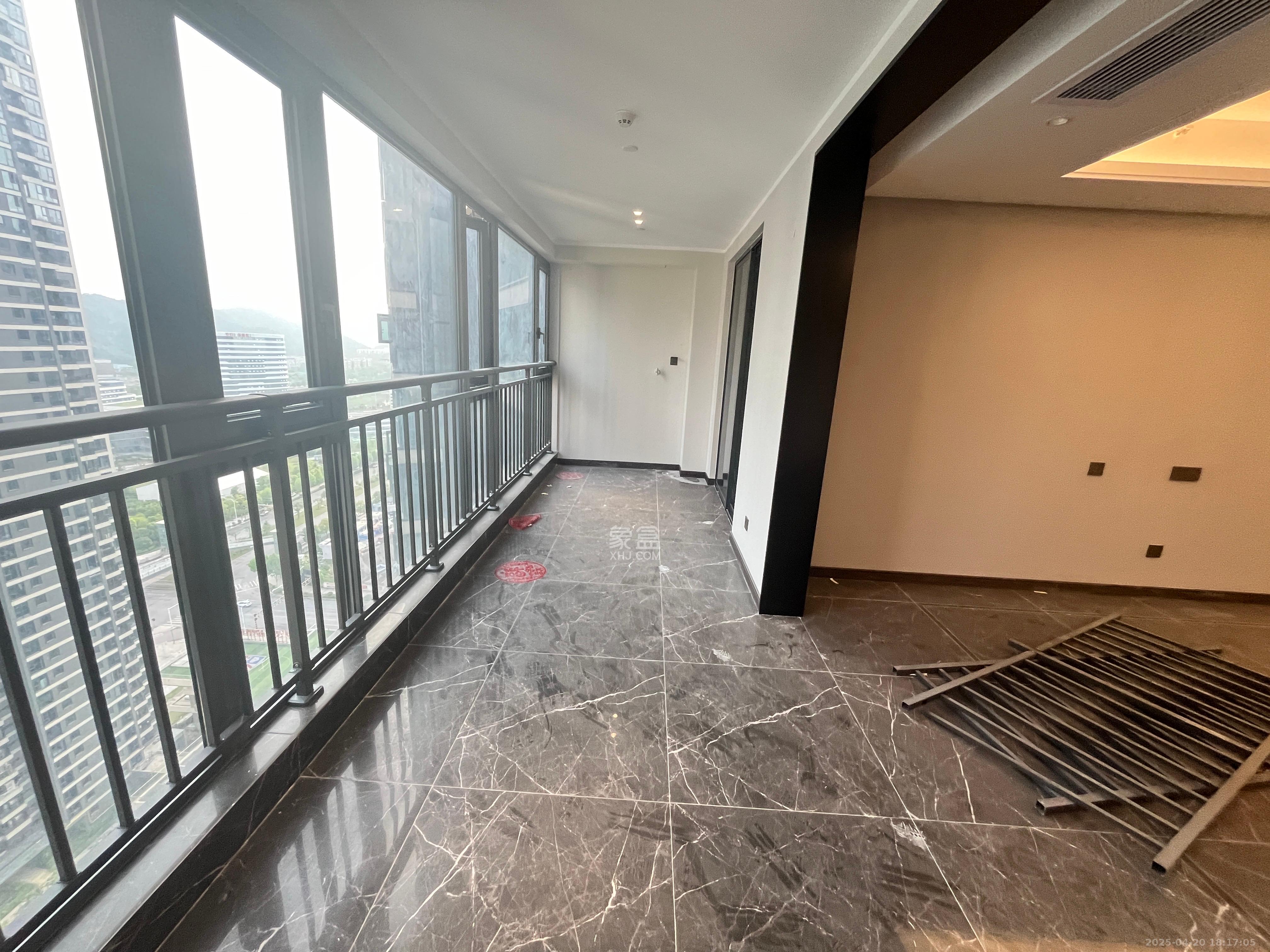 绿地麓云国际一期 4室2厅2卫 5000.0元/月 绿地麓云国际一期 4室2厅2卫 5000.0元/月室内图