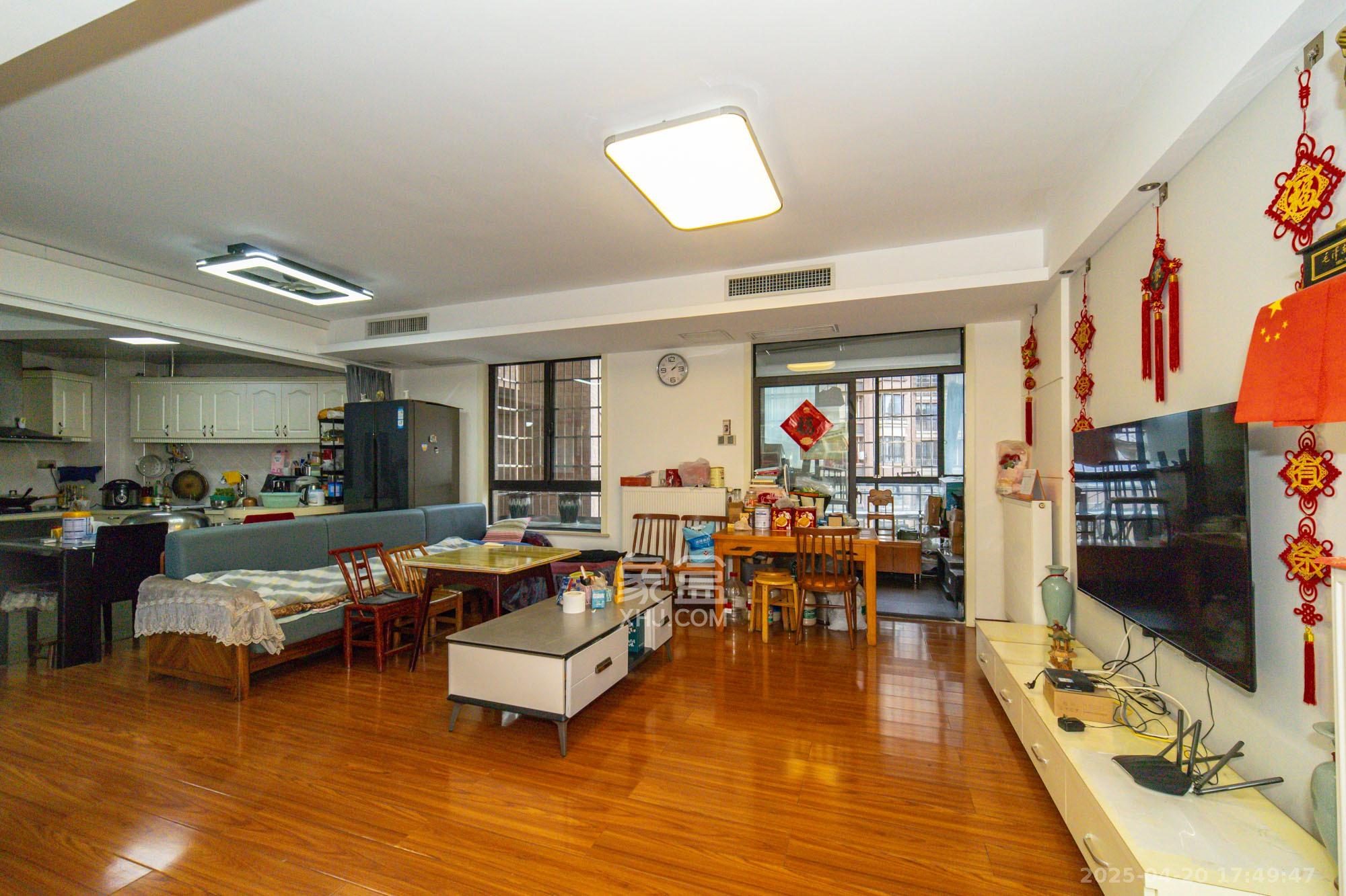 华润凤凰城一期 4室2厅2卫 96.0万 华润凤凰城一期 4室2厅2卫 96.0万客厅