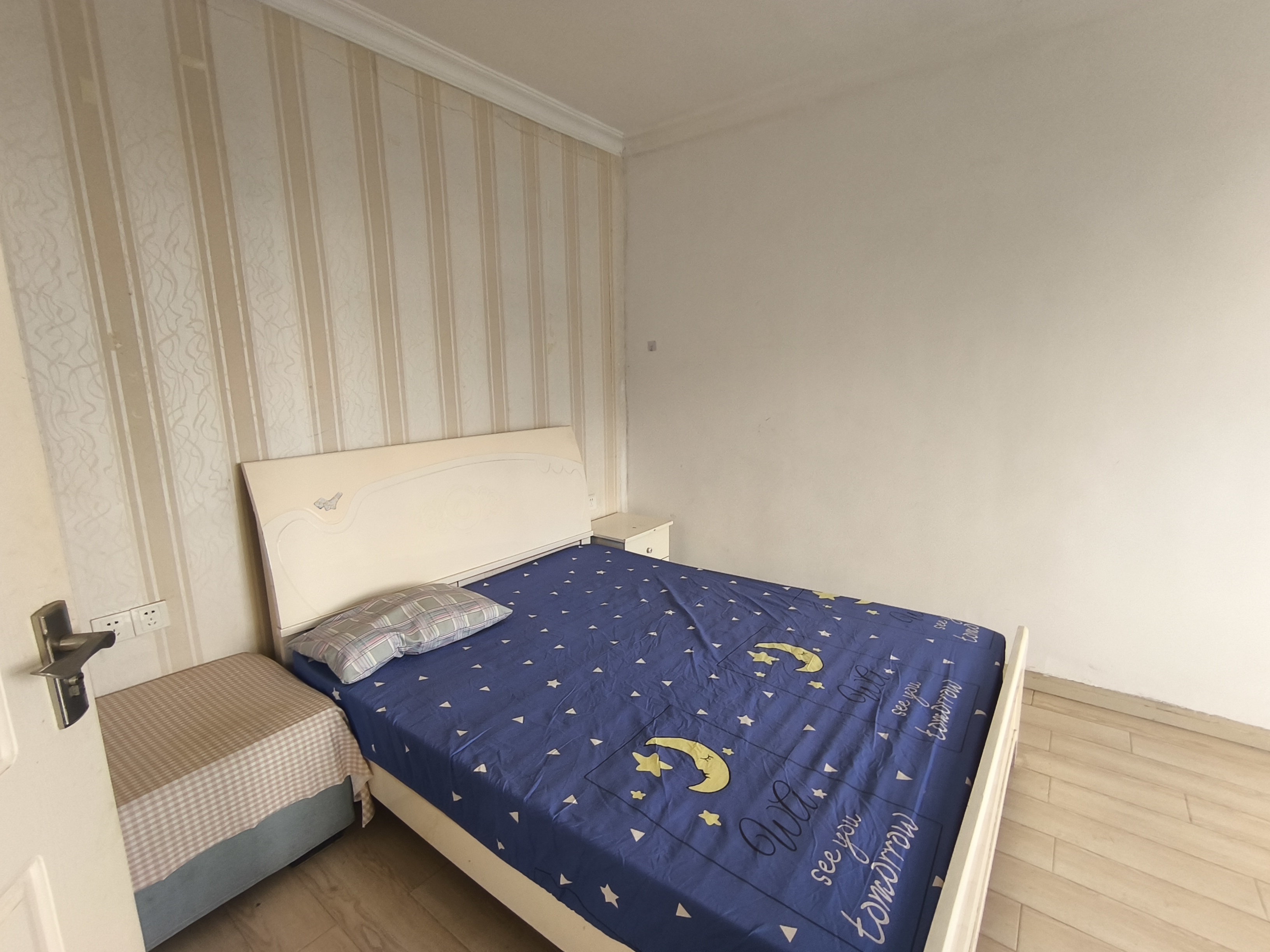 立方公寓 1室1厅1卫 1300.0元/月 立方公寓 1室1厅1卫 1300.0元/月室内图