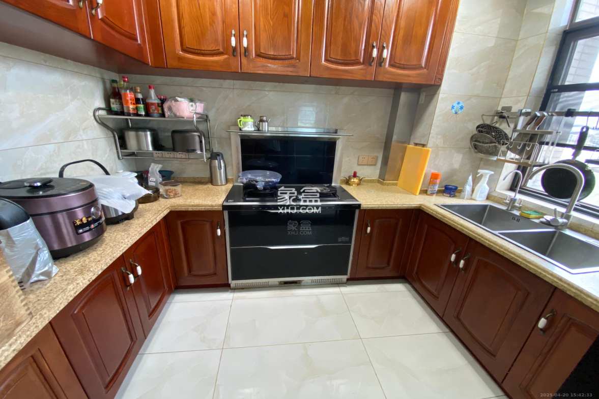 中泰财富湘江 3室2厅2卫 2600.0元/月 中泰财富湘江 3室2厅2卫 2600.0元/月室内图