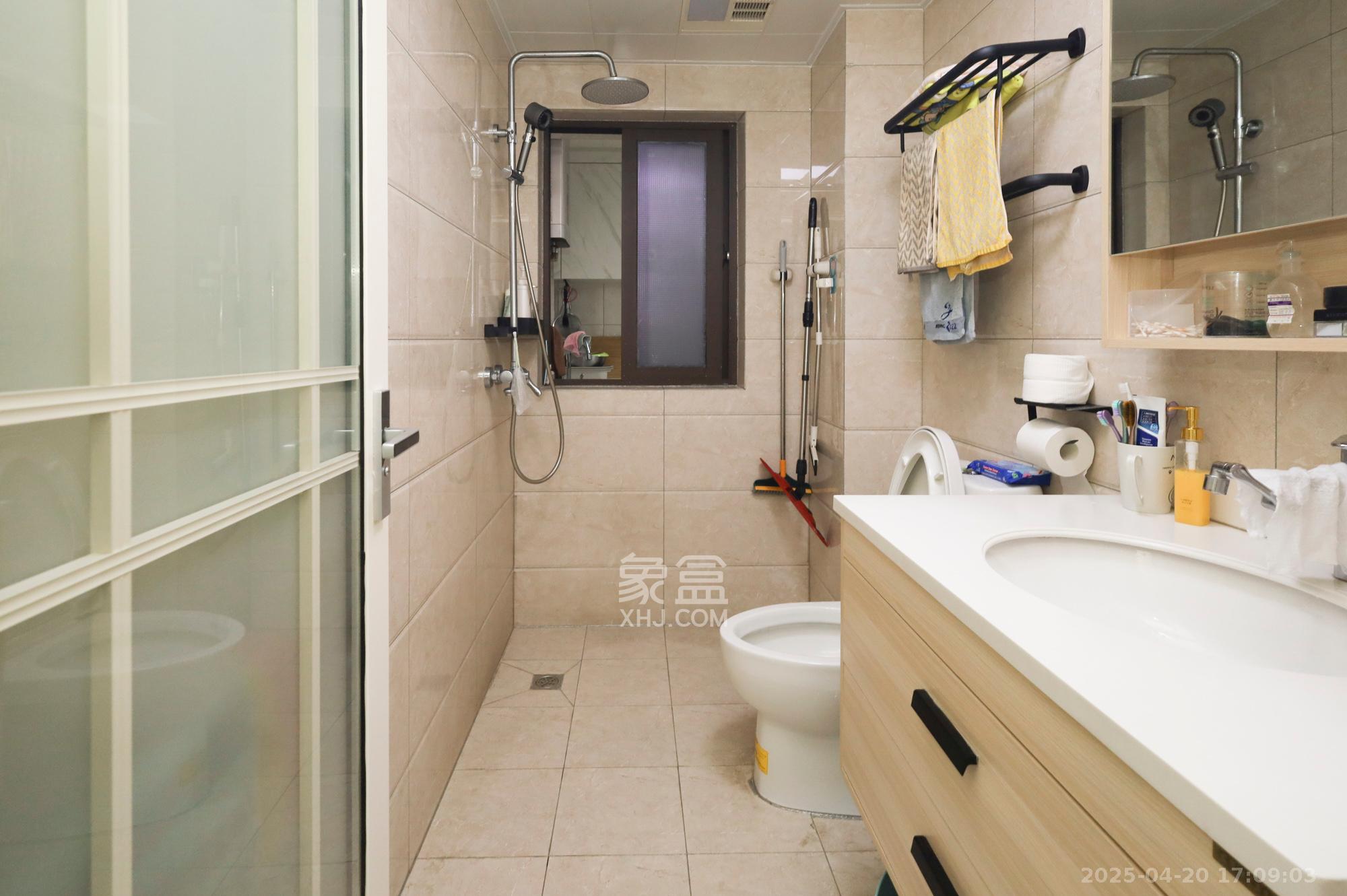 山语城三期  3室2厅1卫    69.8万 山语城三期  3室2厅1卫    69.8万卫生间