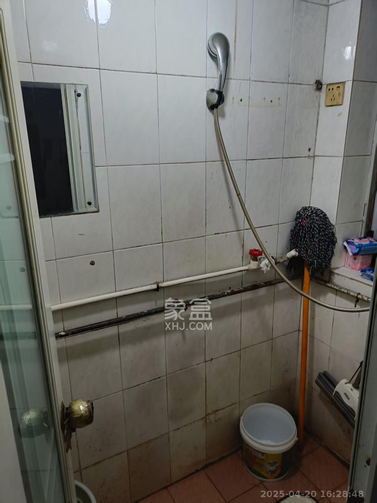 桐荫里社区  1室2厅1卫   1300.00元/月室内图