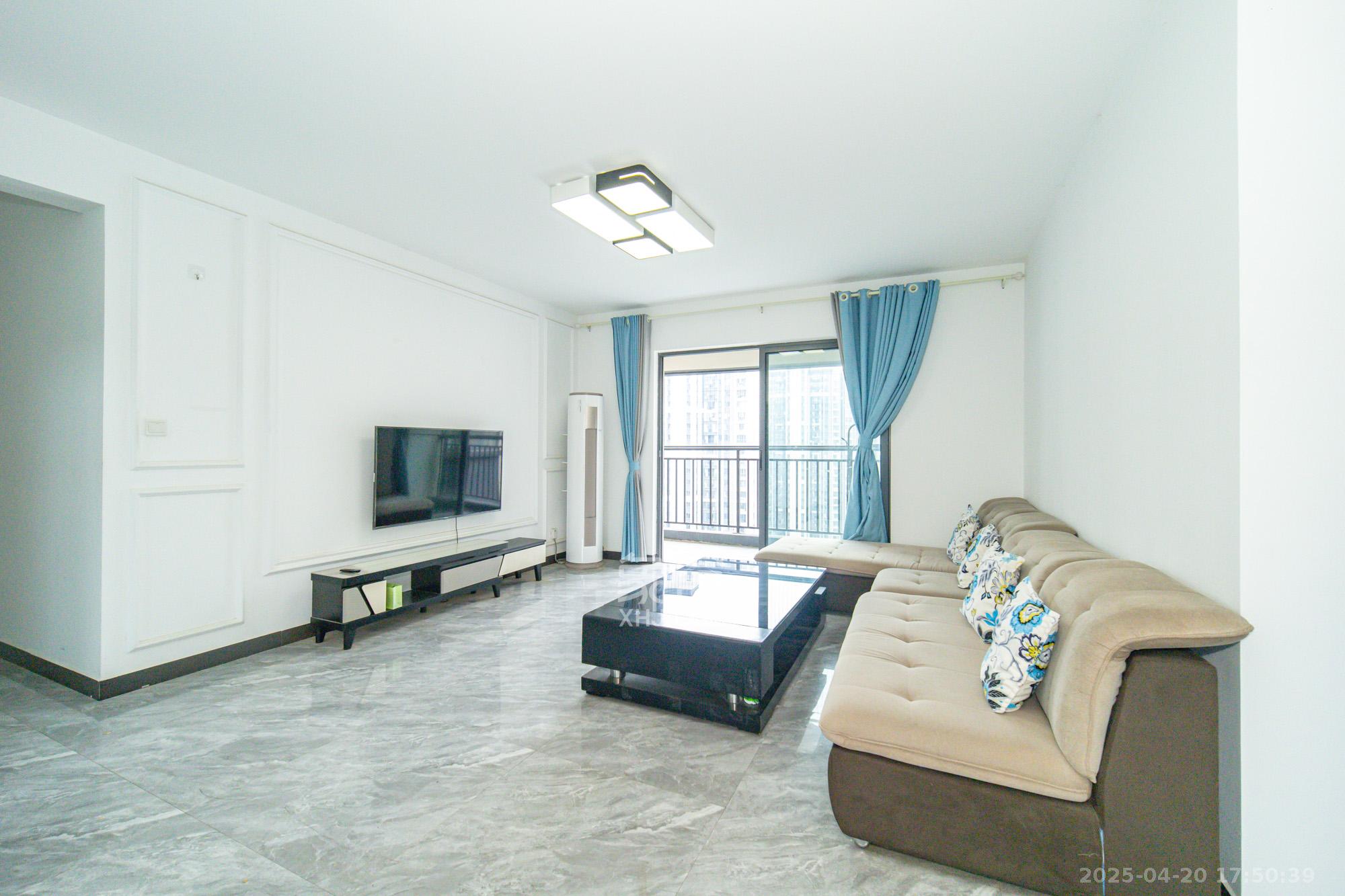 中建悦和城  4室2厅2卫    132.6万 中建悦和城  4室2厅2卫    132.6万客厅