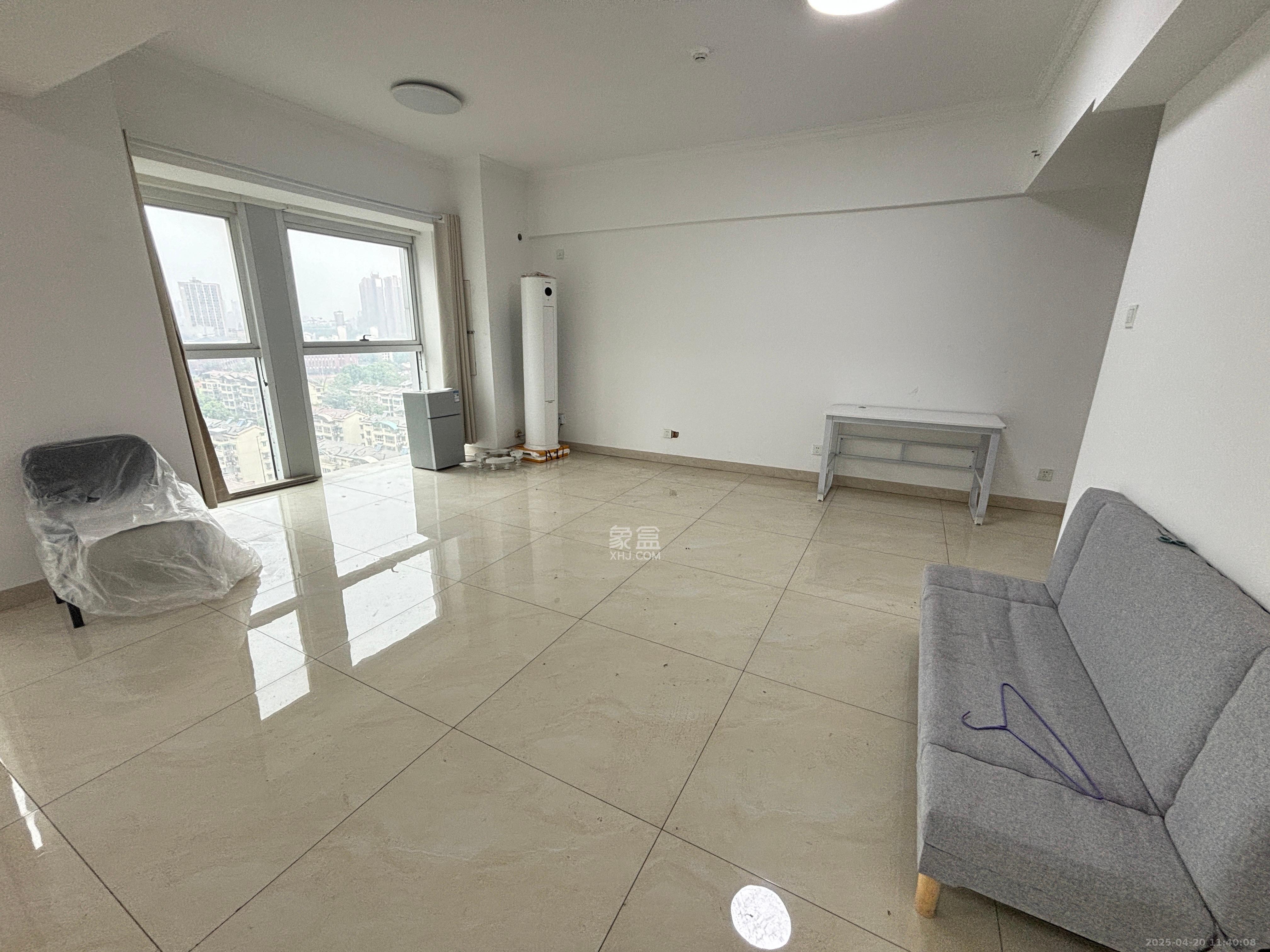 五峰国际 1室1厅1卫 3000.0元/月 五峰国际 1室1厅1卫 3000.0元/月室内图