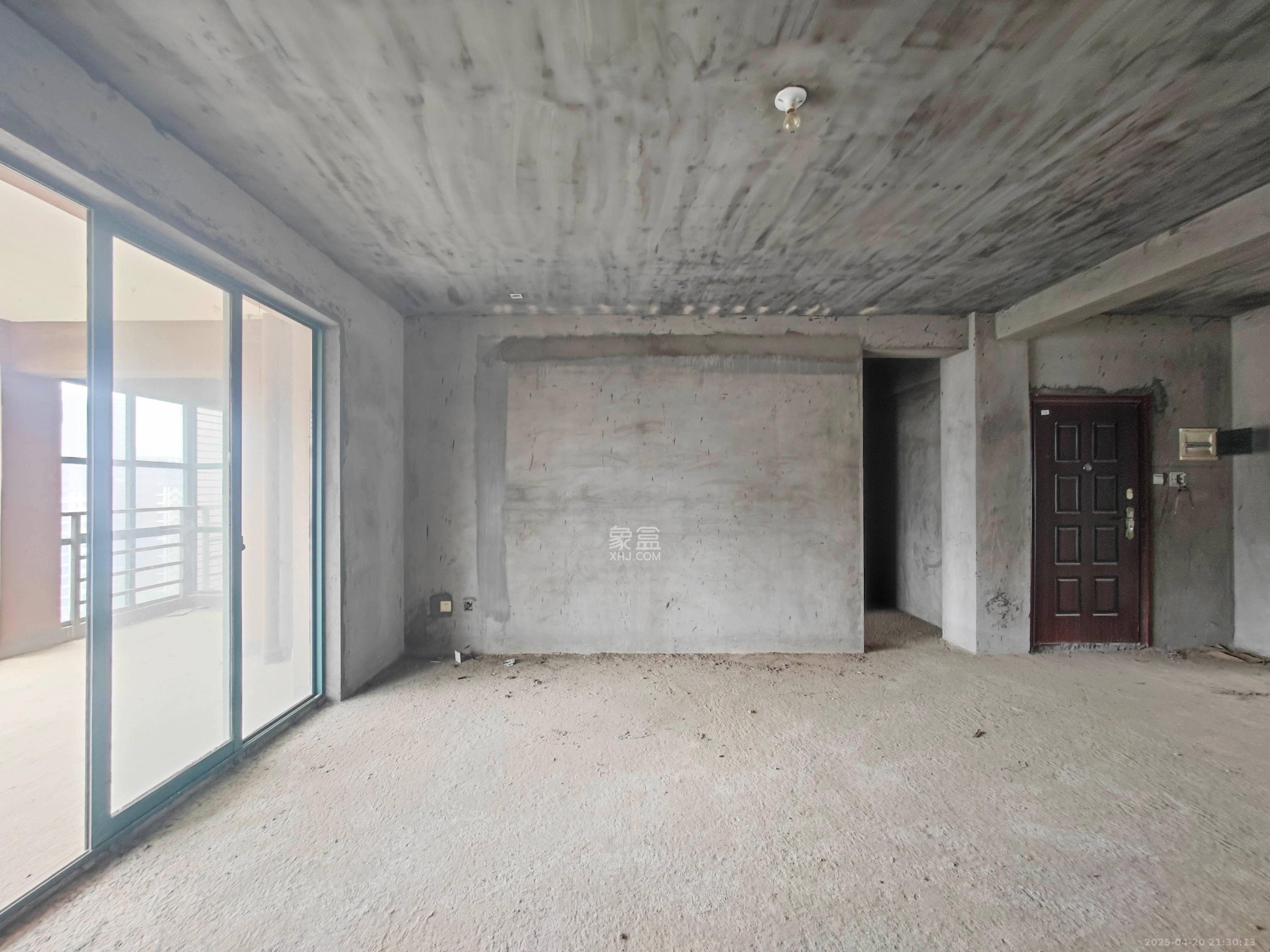 华盛世纪新城 4室2厅2卫 155.0万 华盛世纪新城 4室2厅2卫 155.0万客厅