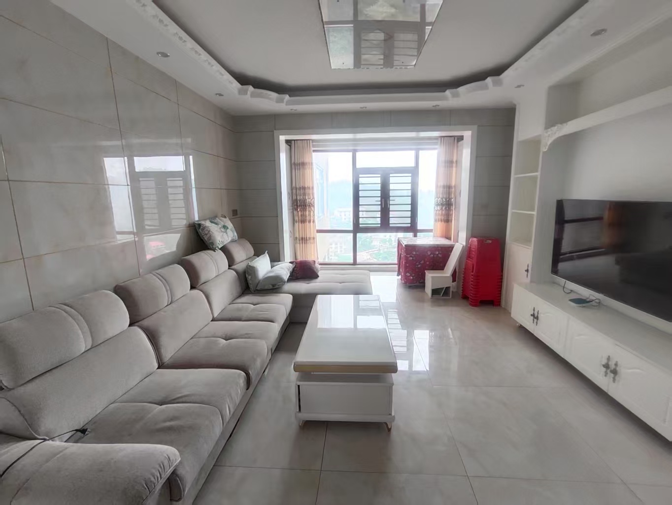 百弘学府城  3室2厅2卫    80.0万 百弘学府城  3室2厅2卫    80.0万客厅