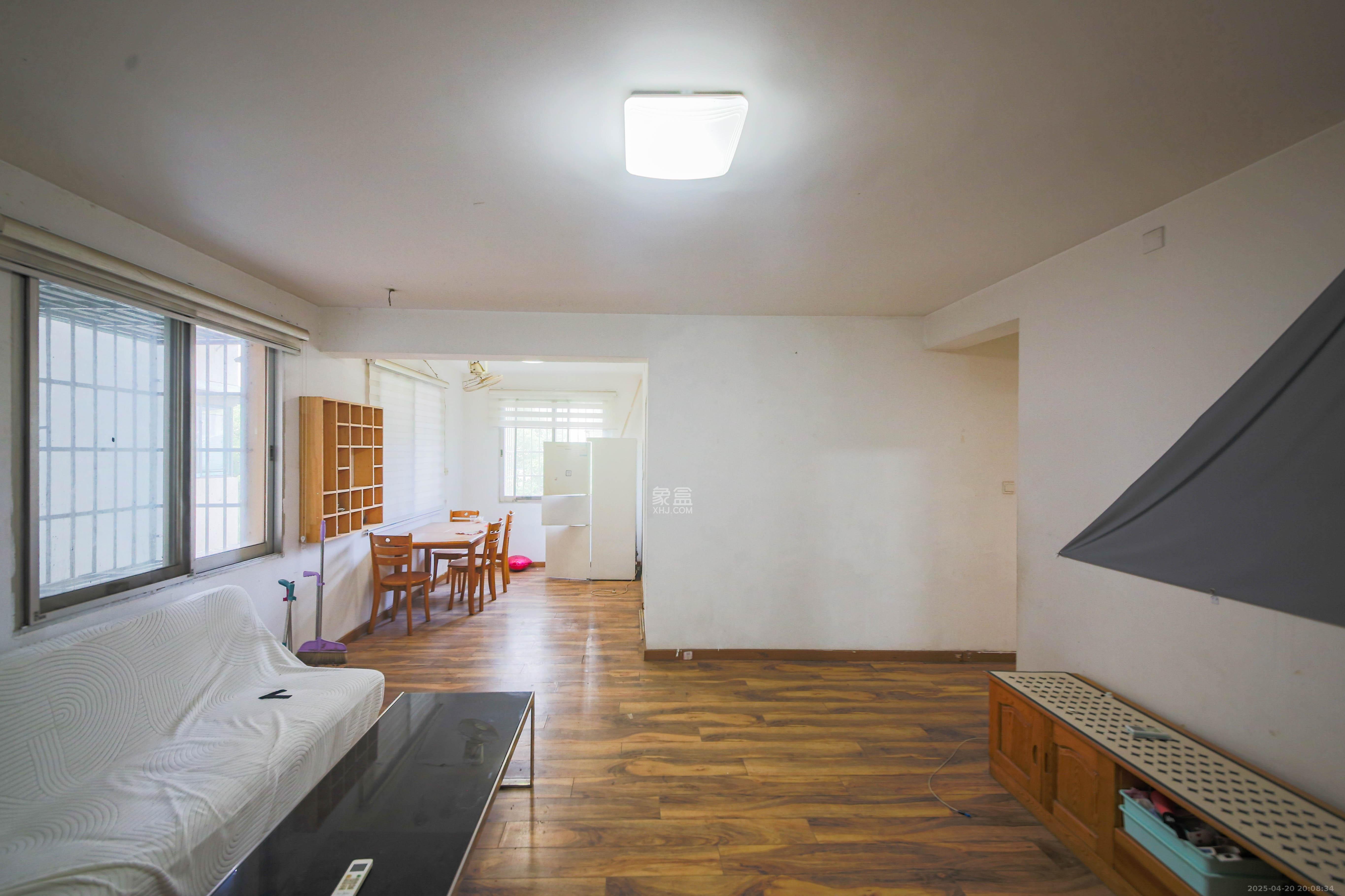 佳乐公寓 3室2厅2卫 56.0万 佳乐公寓 3室2厅2卫 56.0万客厅