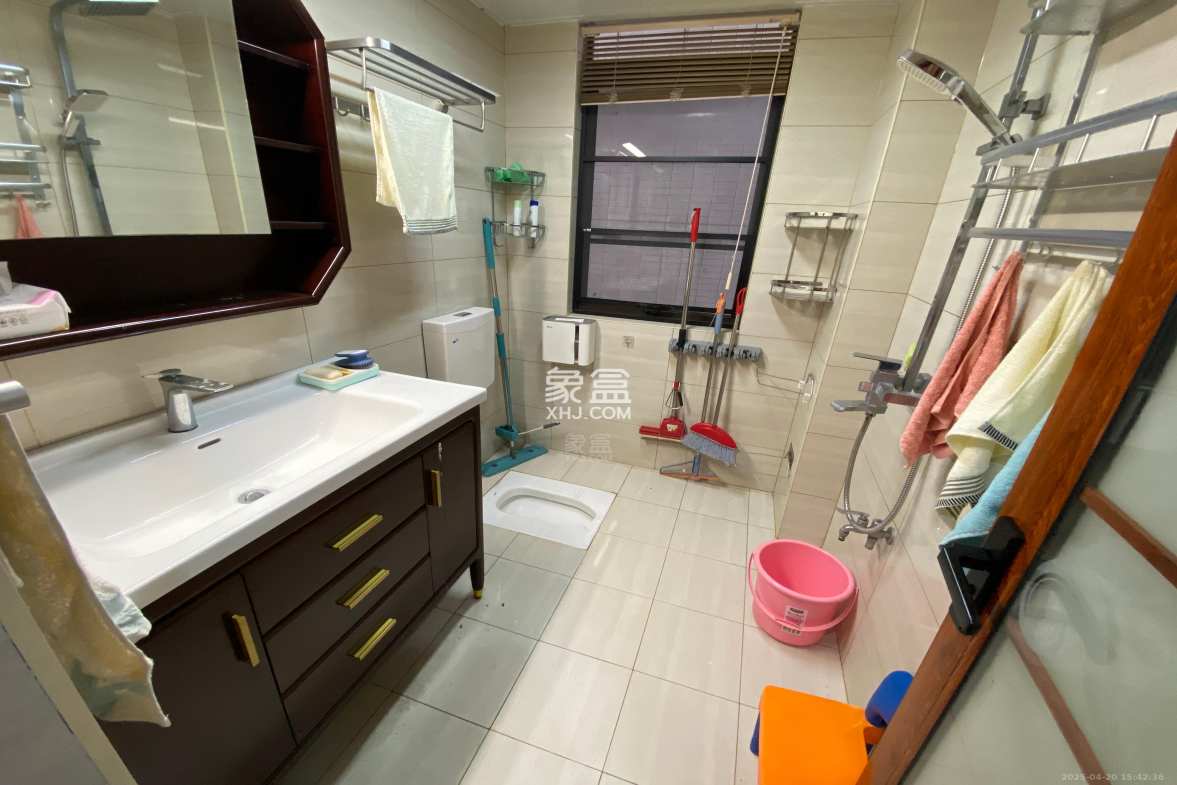 中泰财富湘江 3室2厅2卫 2600.0元/月 中泰财富湘江 3室2厅2卫 2600.0元/月室内图