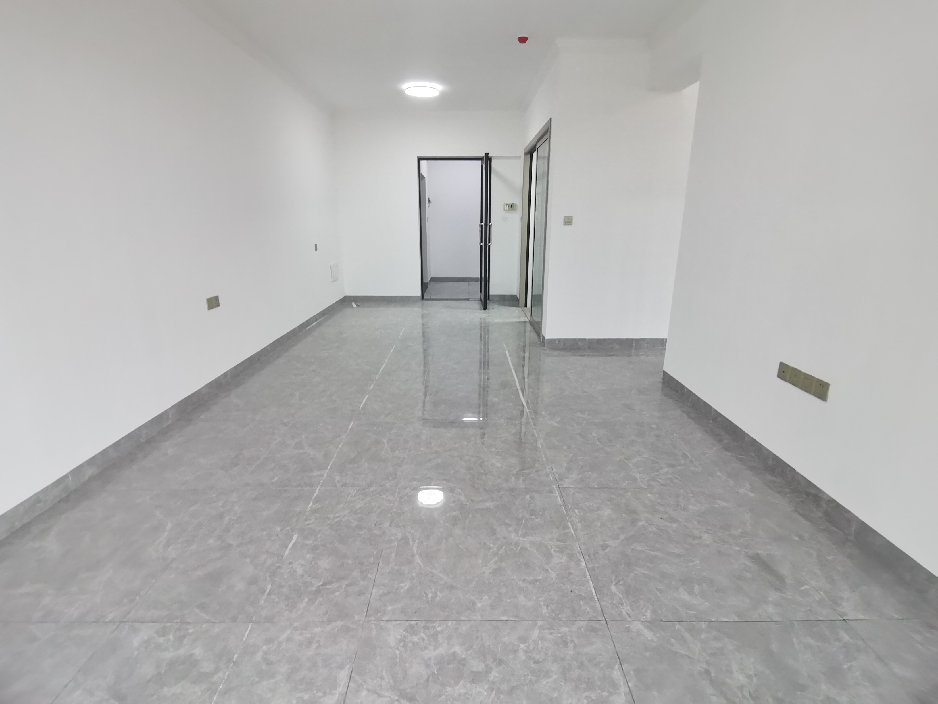 万景峰一期  3室2厅1卫    2000.0元/月 万景峰一期  3室2厅1卫    2000.0元/月室内图