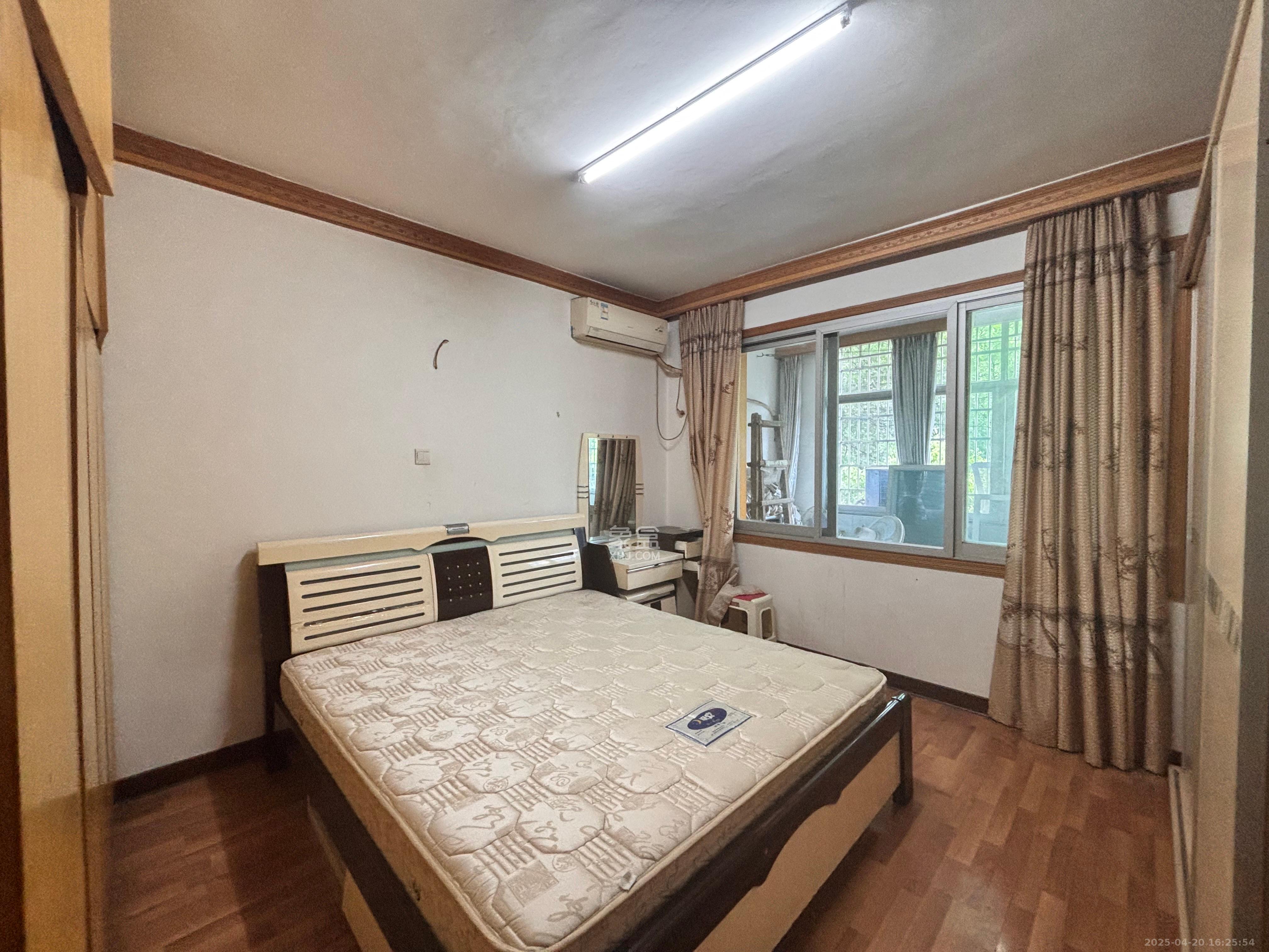 新合四组  3室2厅2卫   2000.00元/月室内图