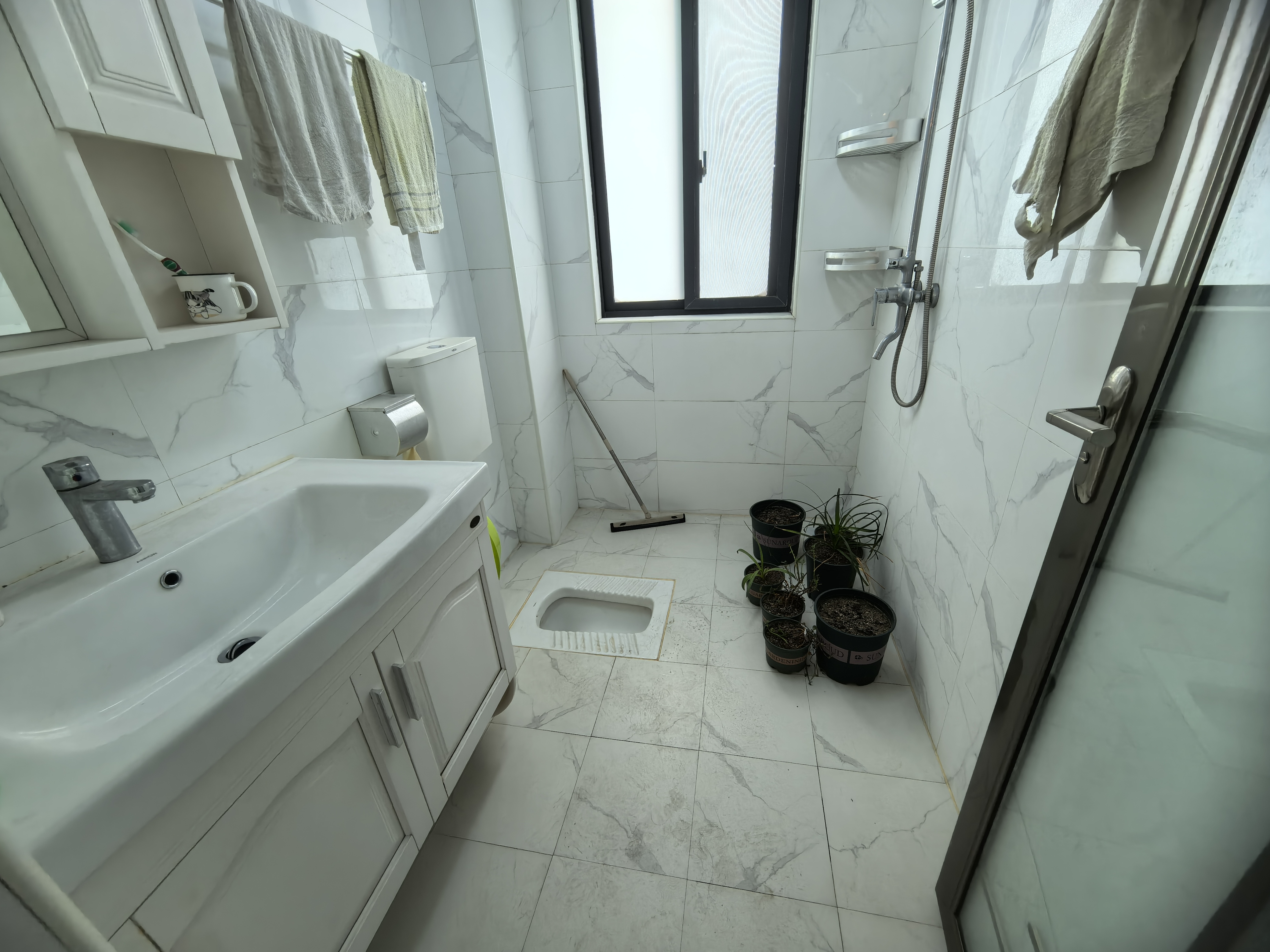 欣花苑 4室2厅2卫 2000.0元/月 欣花苑 4室2厅2卫 2000.0元/月室内图