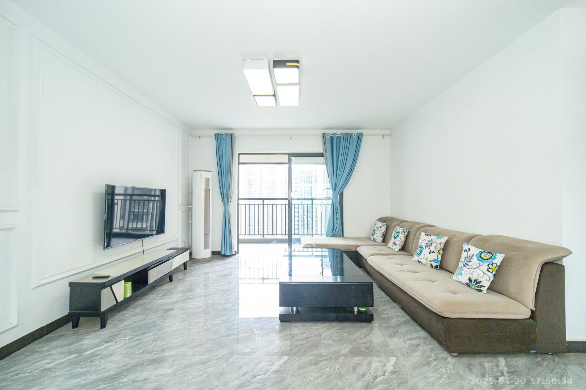 中建悦和城  4室2厅2卫    132.6万 中建悦和城  4室2厅2卫    132.6万客厅