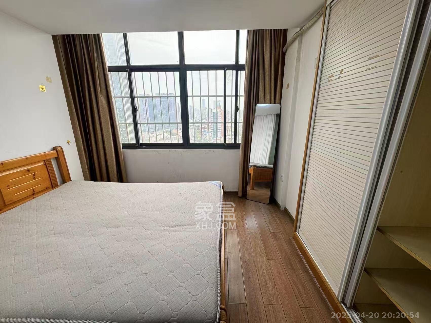 山水华景  2室2厅1卫   1800.00元/月室内图