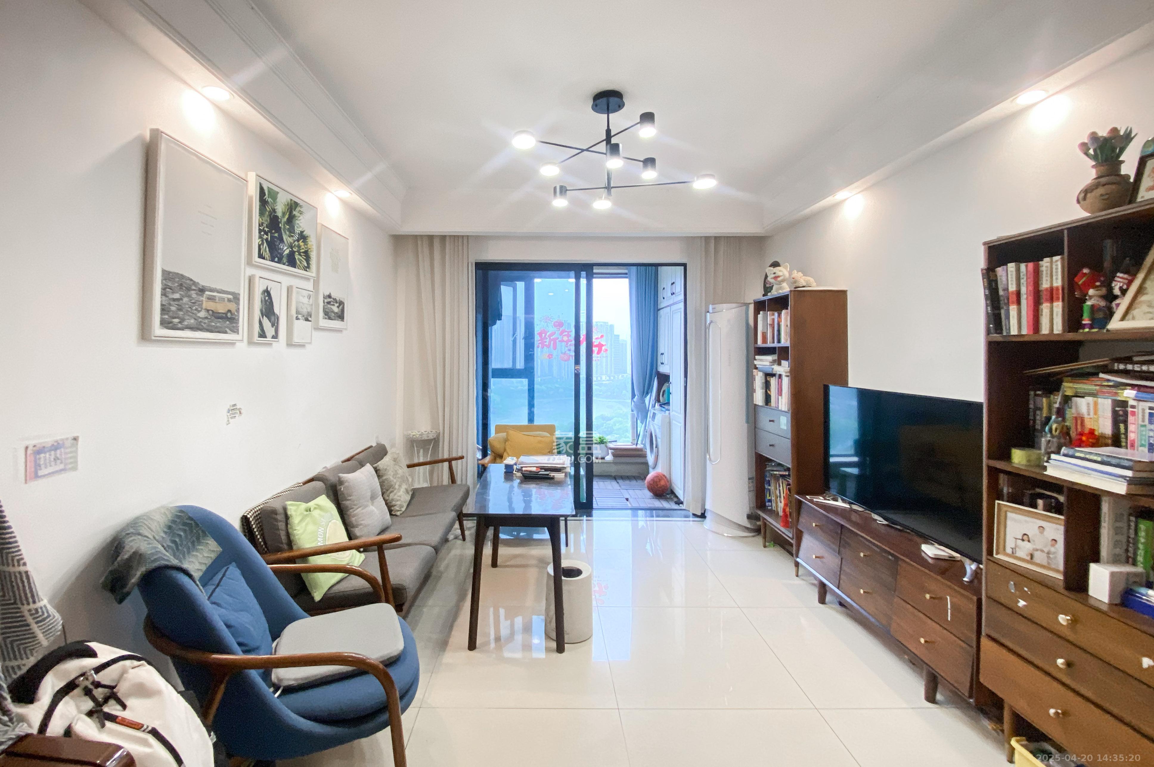 中海梅溪湖壹号 3室2厅2卫 148.0万 中海梅溪湖壹号 3室2厅2卫 148.0万客厅