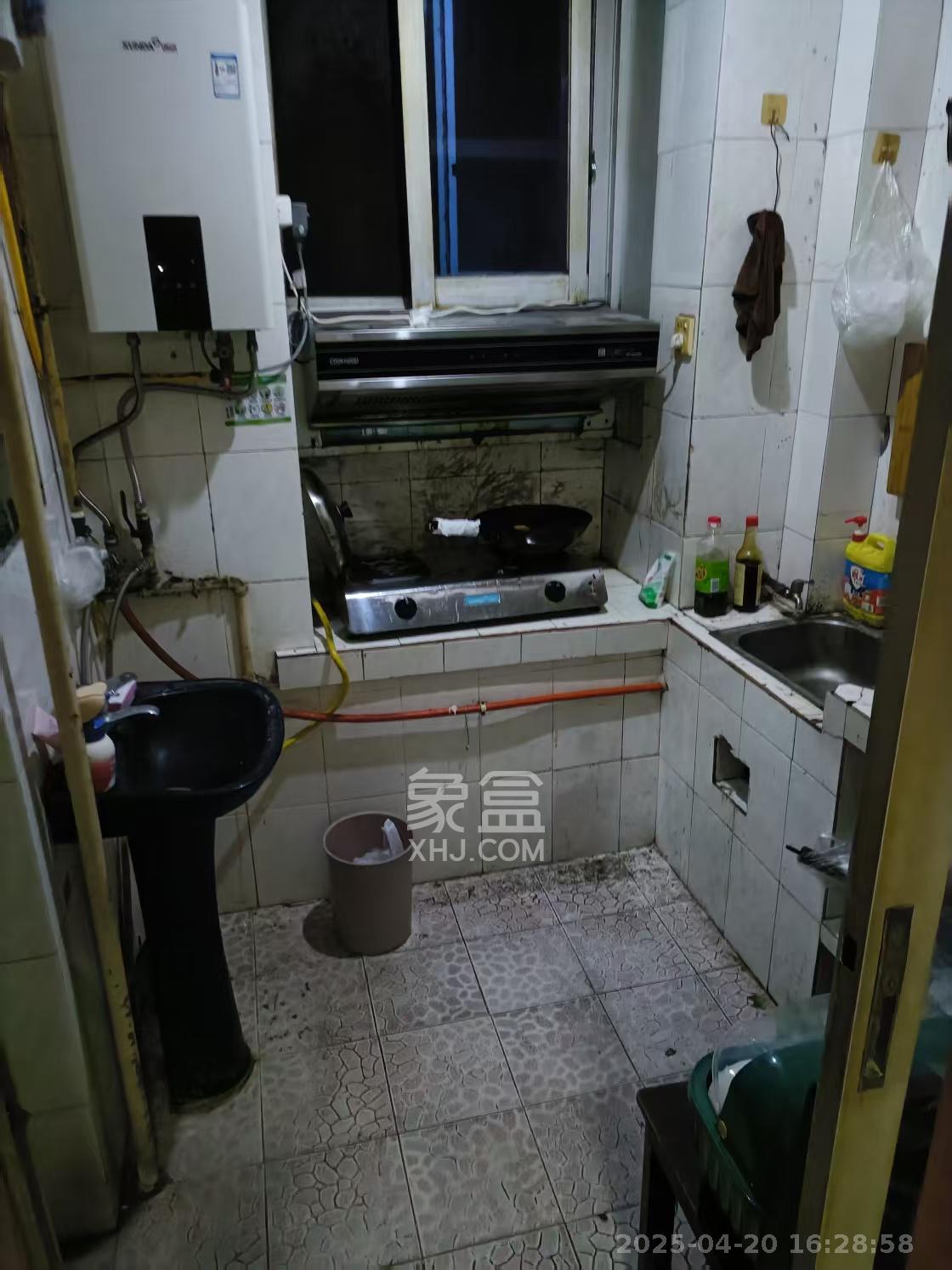 桐荫里社区  1室2厅1卫   1300.00元/月室内图