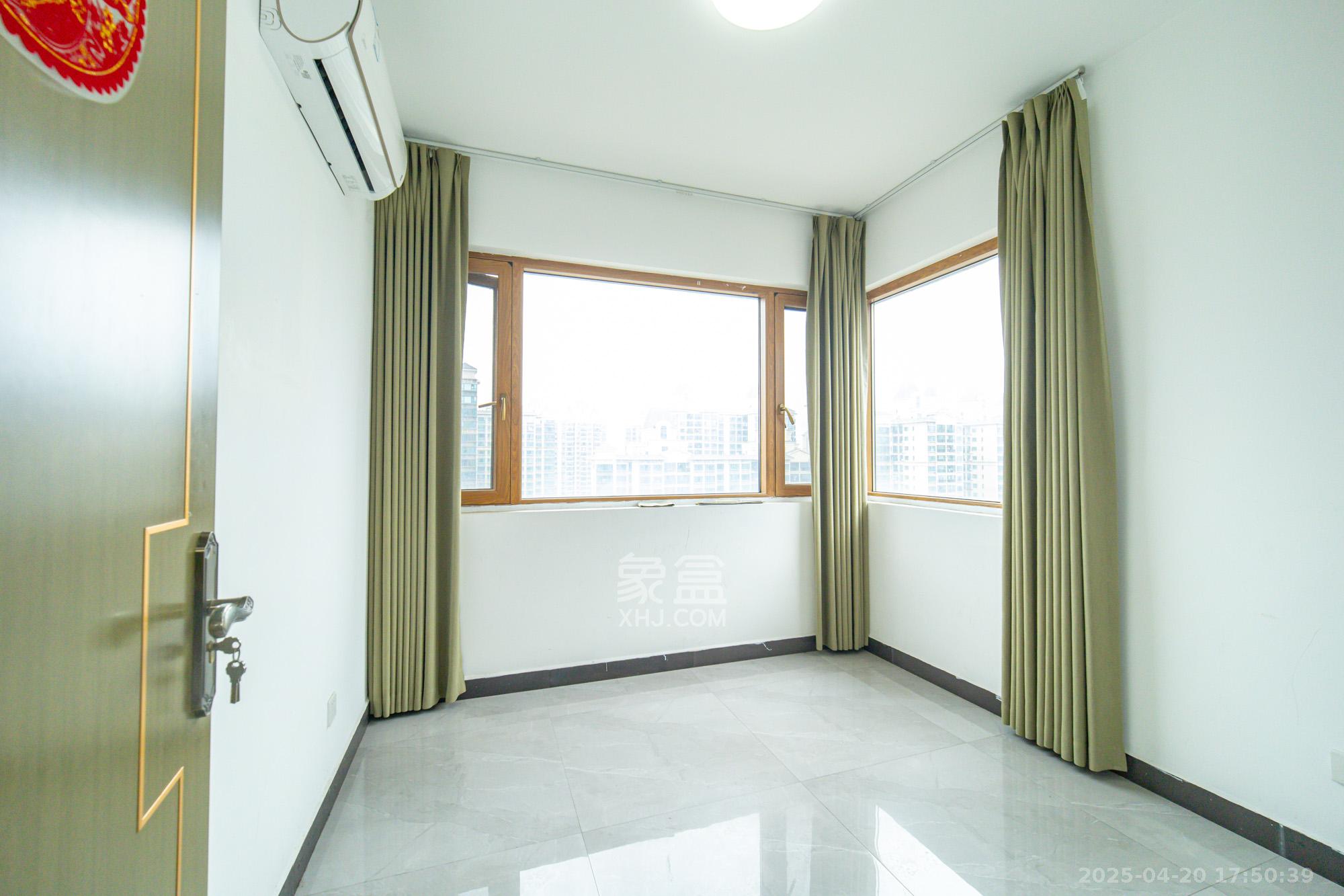 中建悦和城  4室2厅2卫    132.6万 中建悦和城  4室2厅2卫    132.6万卧室