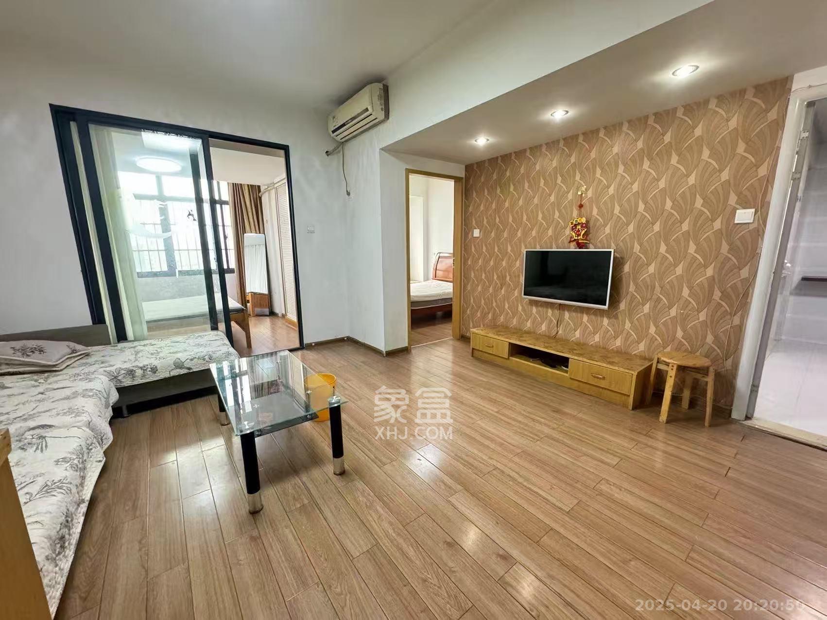 山水华景  2室2厅1卫   1800.00元/月室内图1